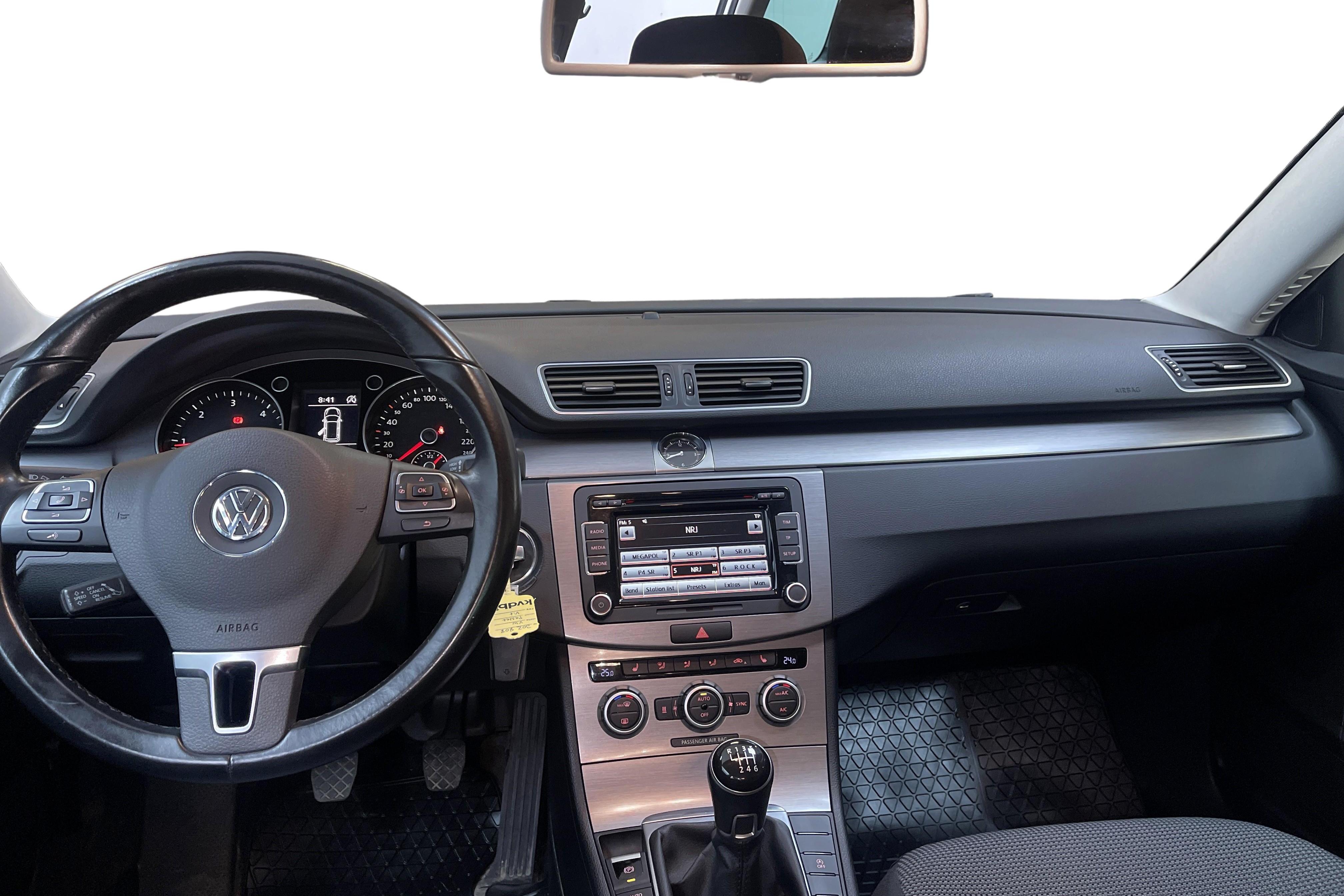 VW Passat 2.0 TDI BlueMotion Technology Variant 4Motion (140hk) - 121 010 km - Manual - white - 2015