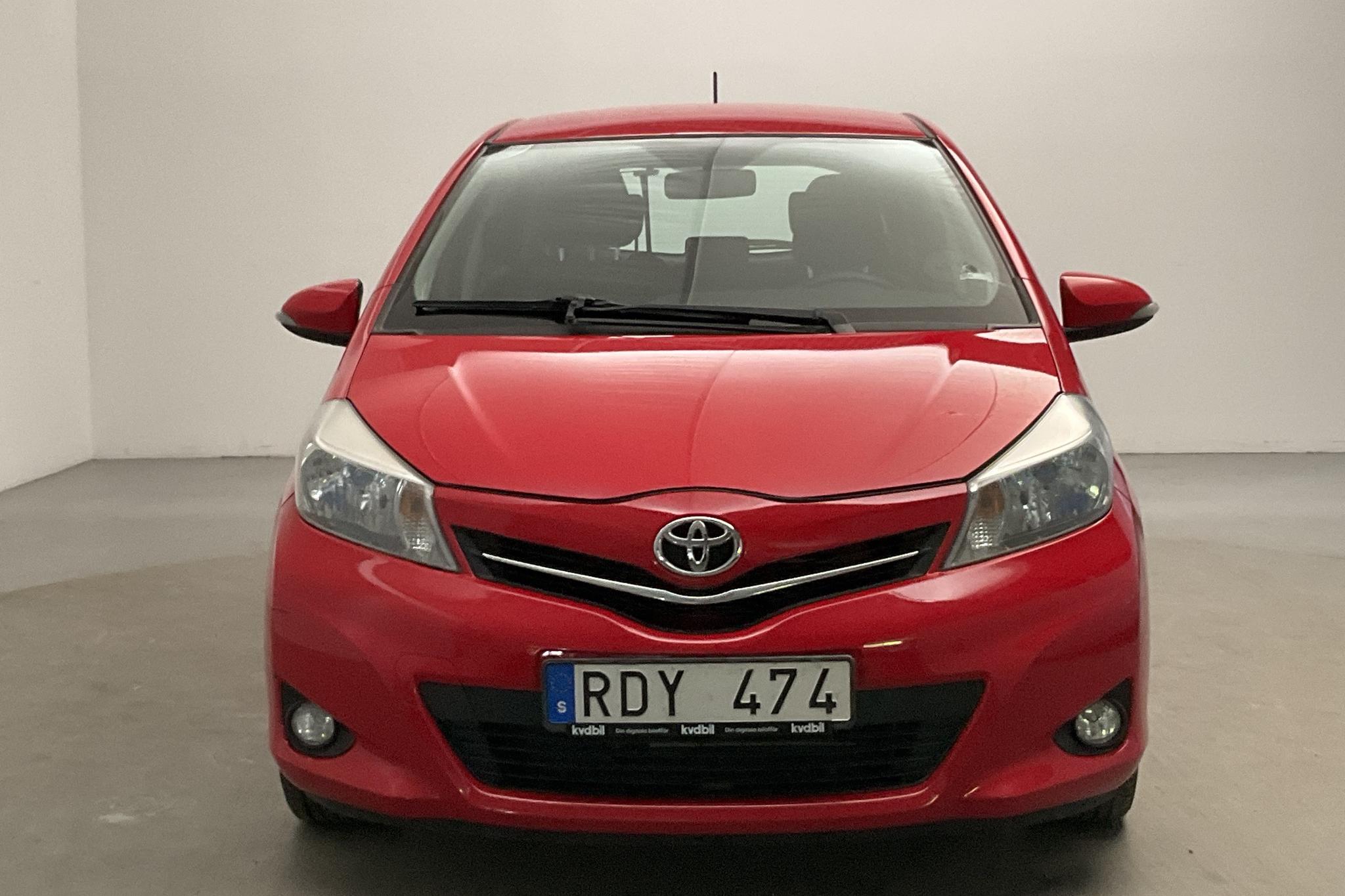 Toyota Yaris 1.33 5dr (100hk) - 172 960 km - Manual - red - 2013