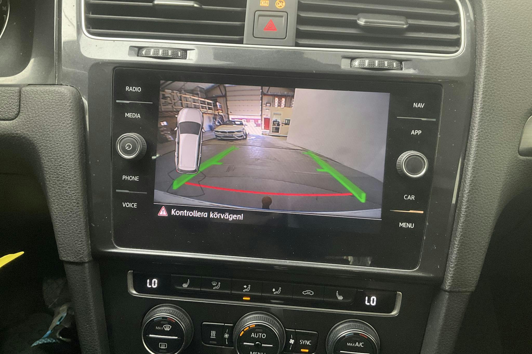 VW Golf VII 1.6 TDI Sportscombi (115hk) - 233 040 km - Automatic - white - 2019