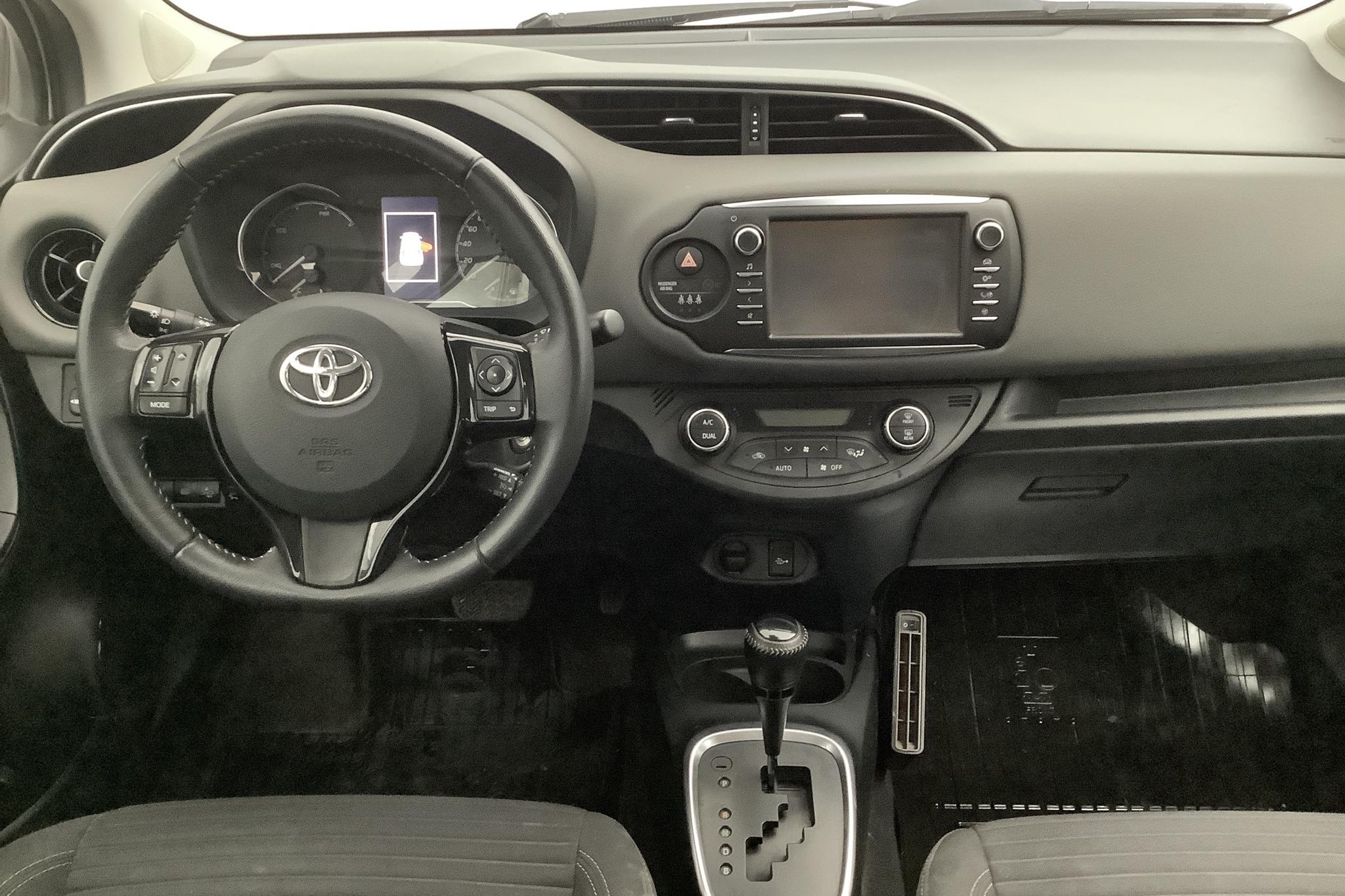 Toyota Yaris 1.5 Hybrid 5dr (101hk) - 92 900 km - Automatic - silver - 2018