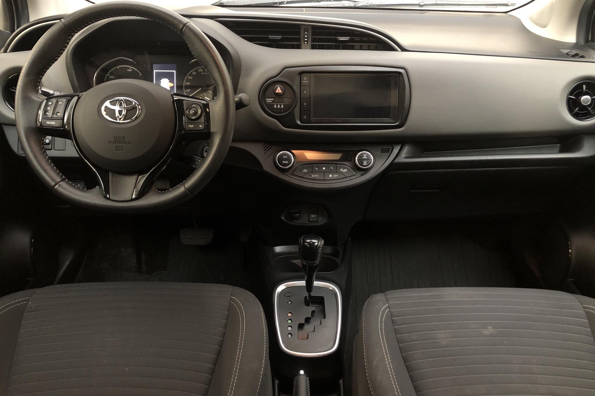 Toyota Yaris 1.5 Hybrid 5dr (101hk) - 5 505 mil - Automat - silver - 2020