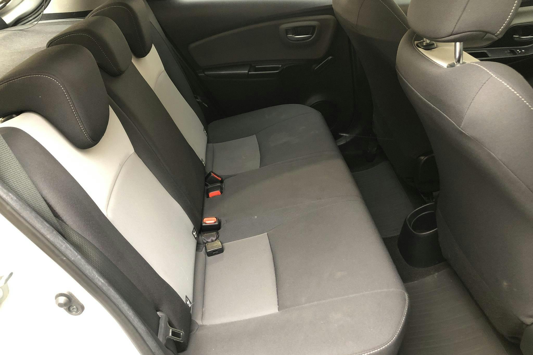 Toyota Yaris 1.5 Hybrid 5dr (101hk) - 55 050 km - Automatic - silver - 2020
