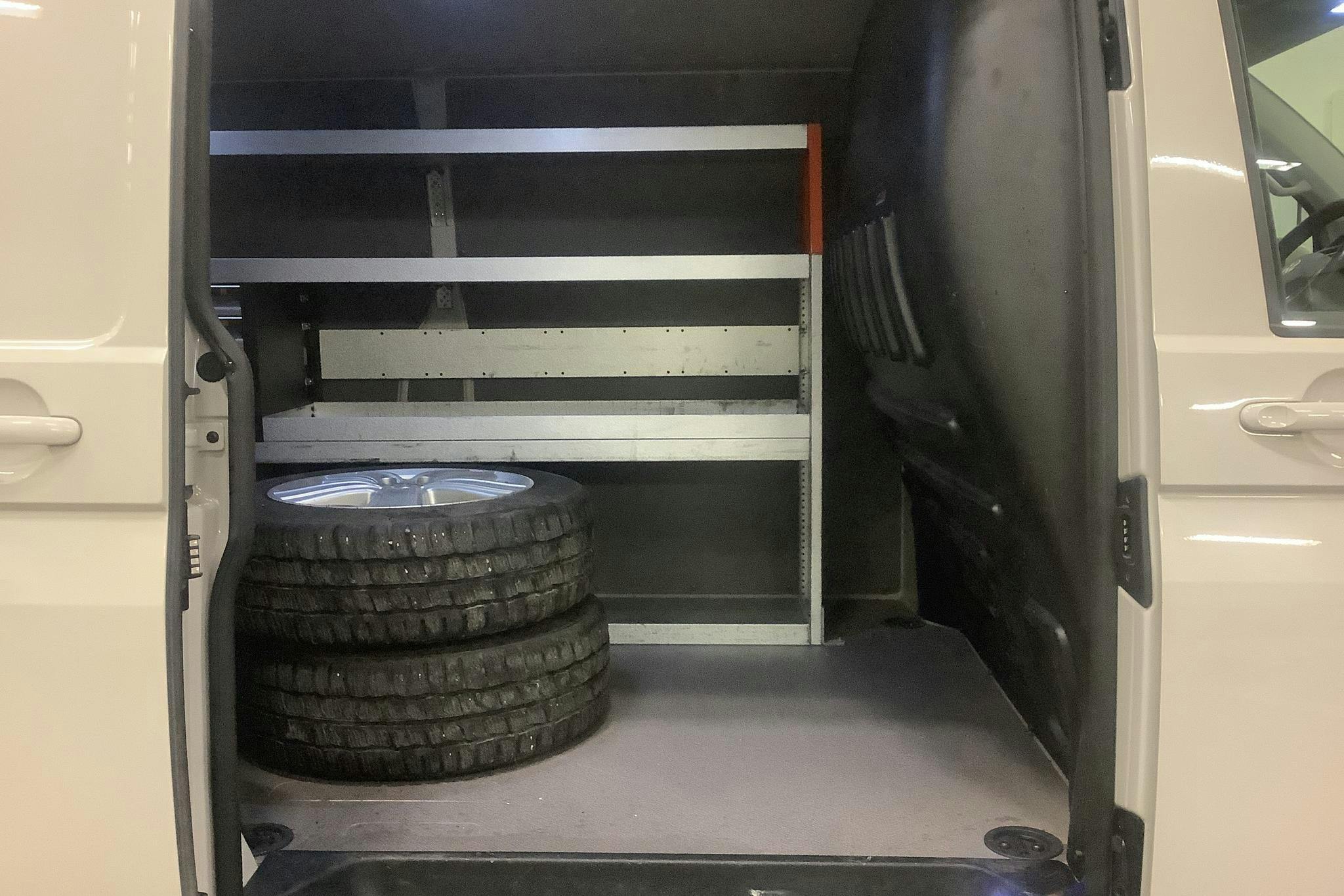 VW Transporter T6 2.0 TDI BMT Skåp (150hk) - 5 871 mil - Automat - grön - 2021