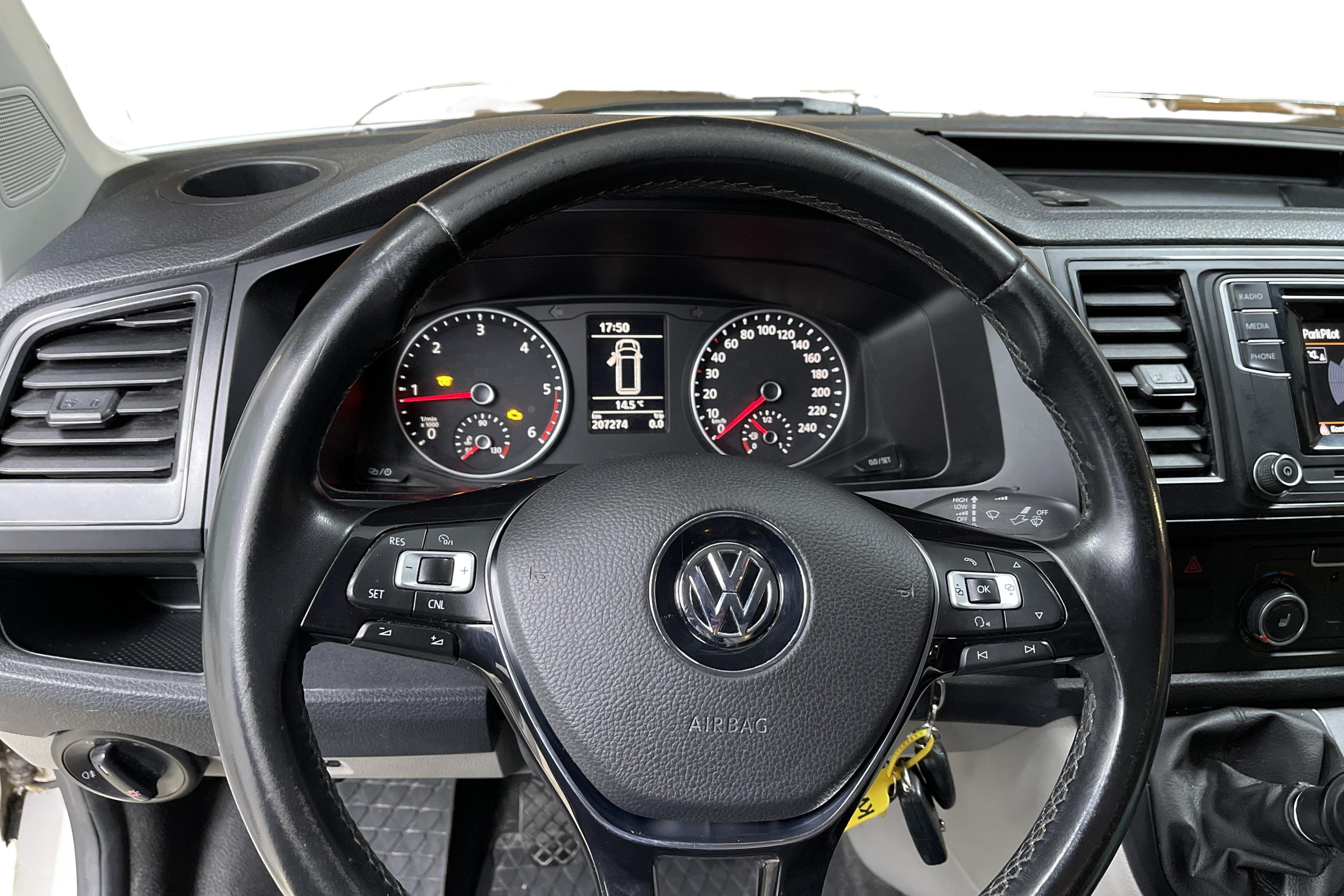 VW Transporter T6 2.0 TDI BMT Skåp 4MOTION (150hk) - 207 280 km - Manual - white - 2016