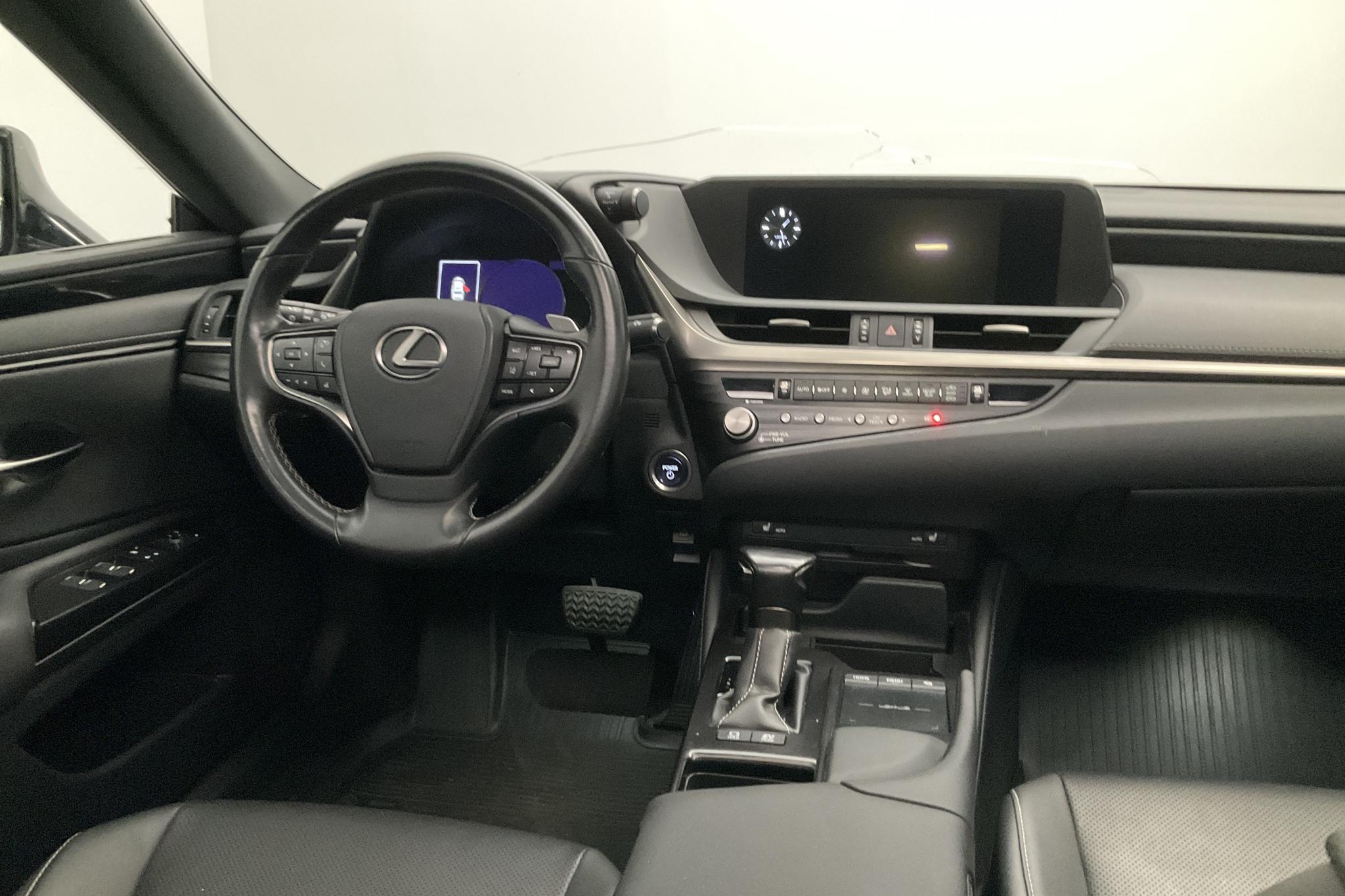 Lexus ES 300h (218hk) - 117 790 km - Automatic - Light Grey - 2021