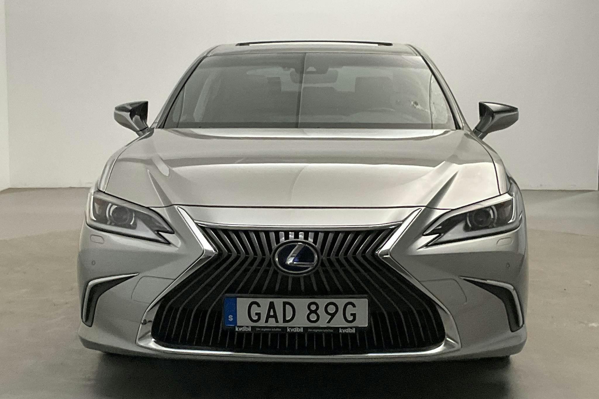 Lexus ES 300h (218hk) - 117 790 km - Automatic - Light Grey - 2021
