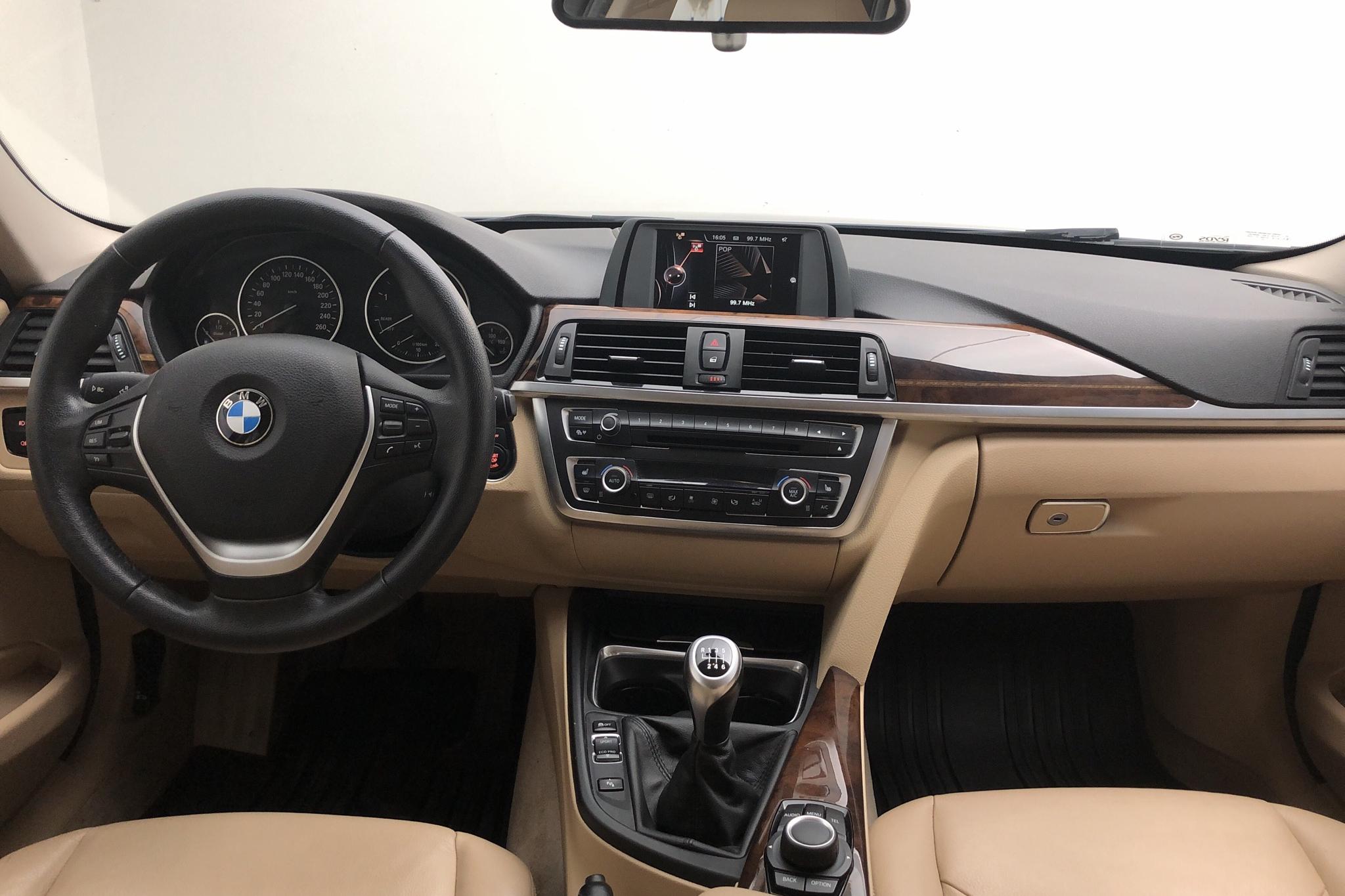 BMW 320d Touring, F31 (184hk) - 20 322 mil - Manuell - blå - 2015