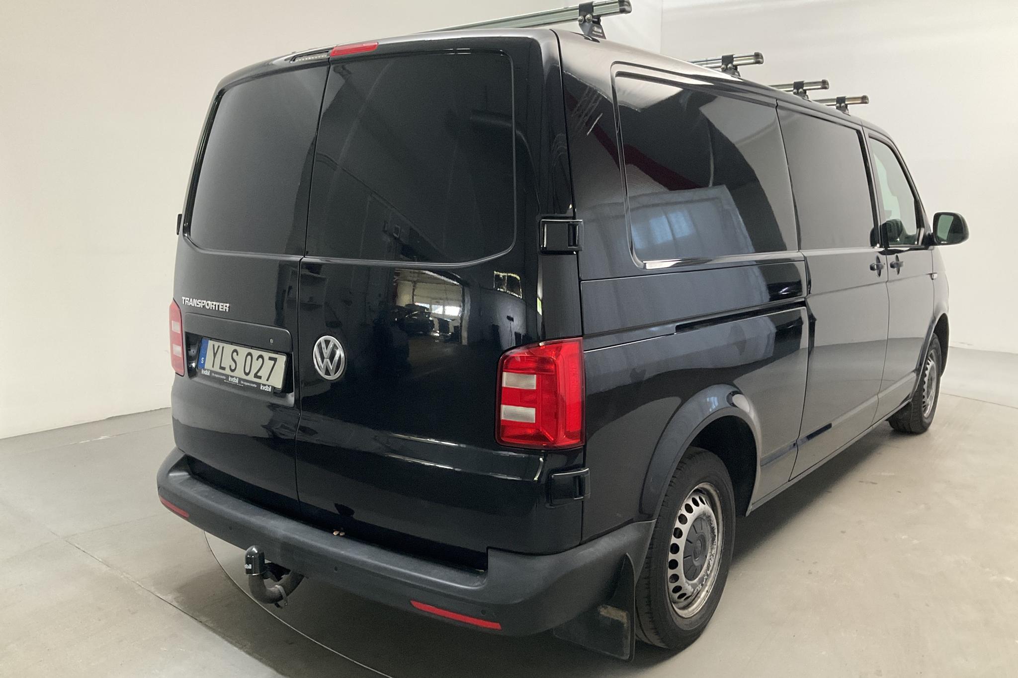 VW Transporter T6 2.0 TDI BMT Skåp (150hk) - 8 544 mil - Manuell - svart - 2018