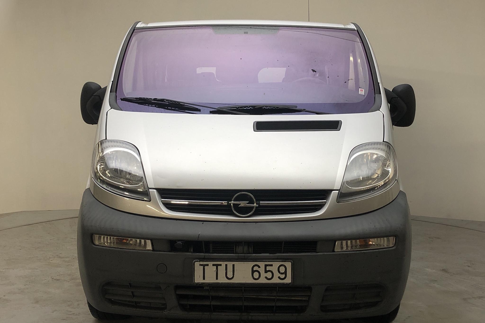 Opel Vivaro Kombi 2.9t (120hk) - 18 288 mil - Manuell - grå - 2003