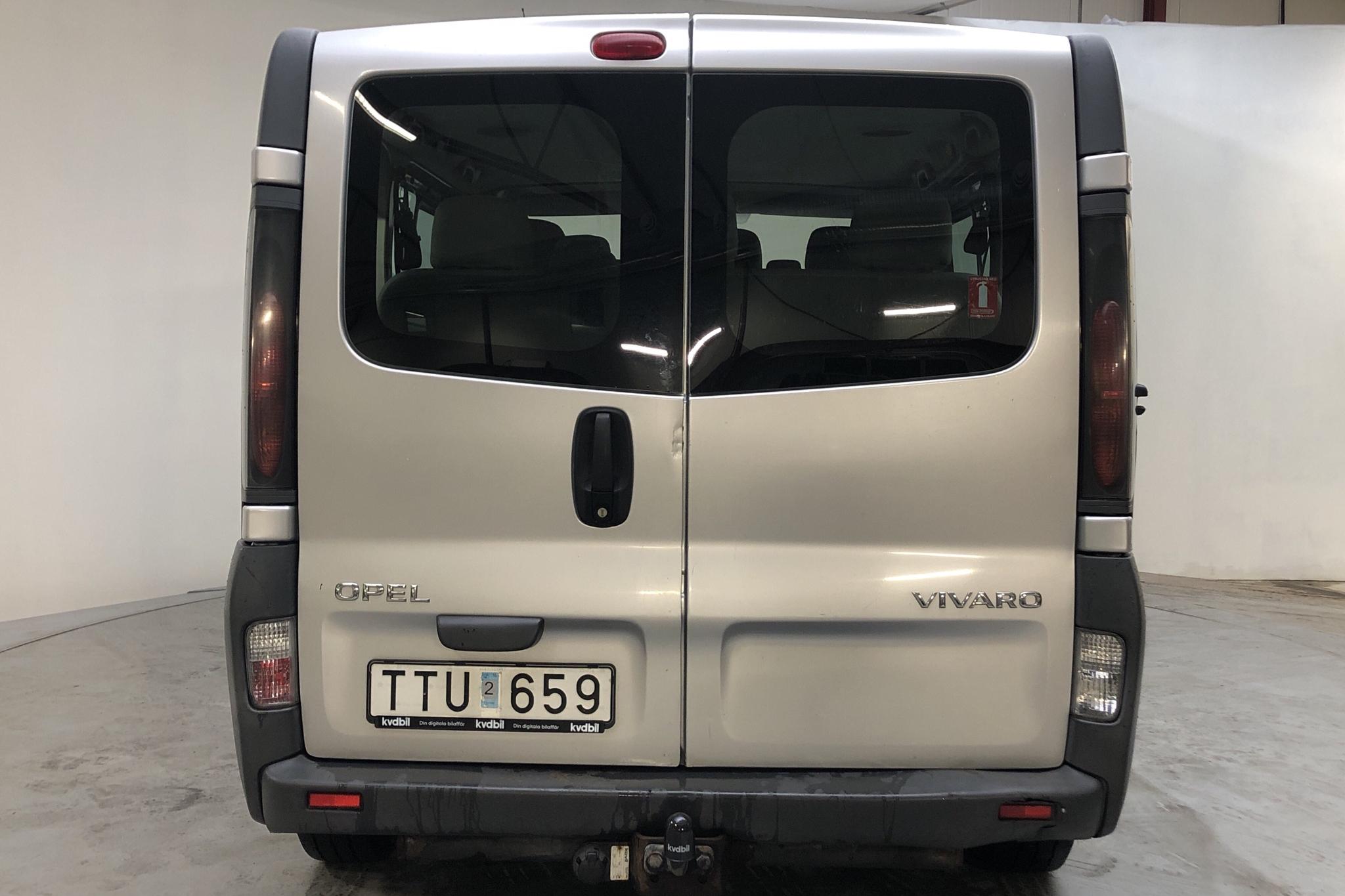 Opel Vivaro Kombi 2.9t (120hk) - 18 288 mil - Manuell - grå - 2003