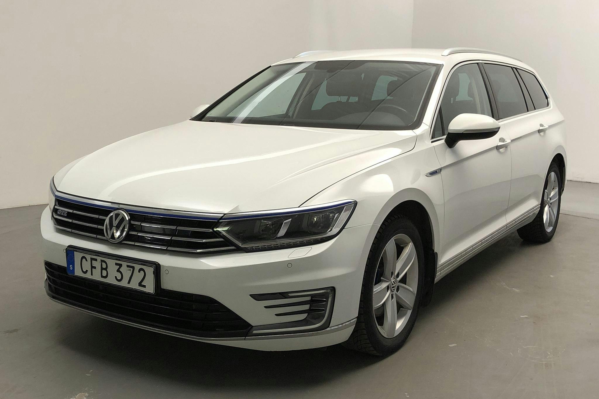 VW Passat 1.4 Plug-in-Hybrid Sportscombi (218hk) - 12 208 mil - Automat - vit - 2018