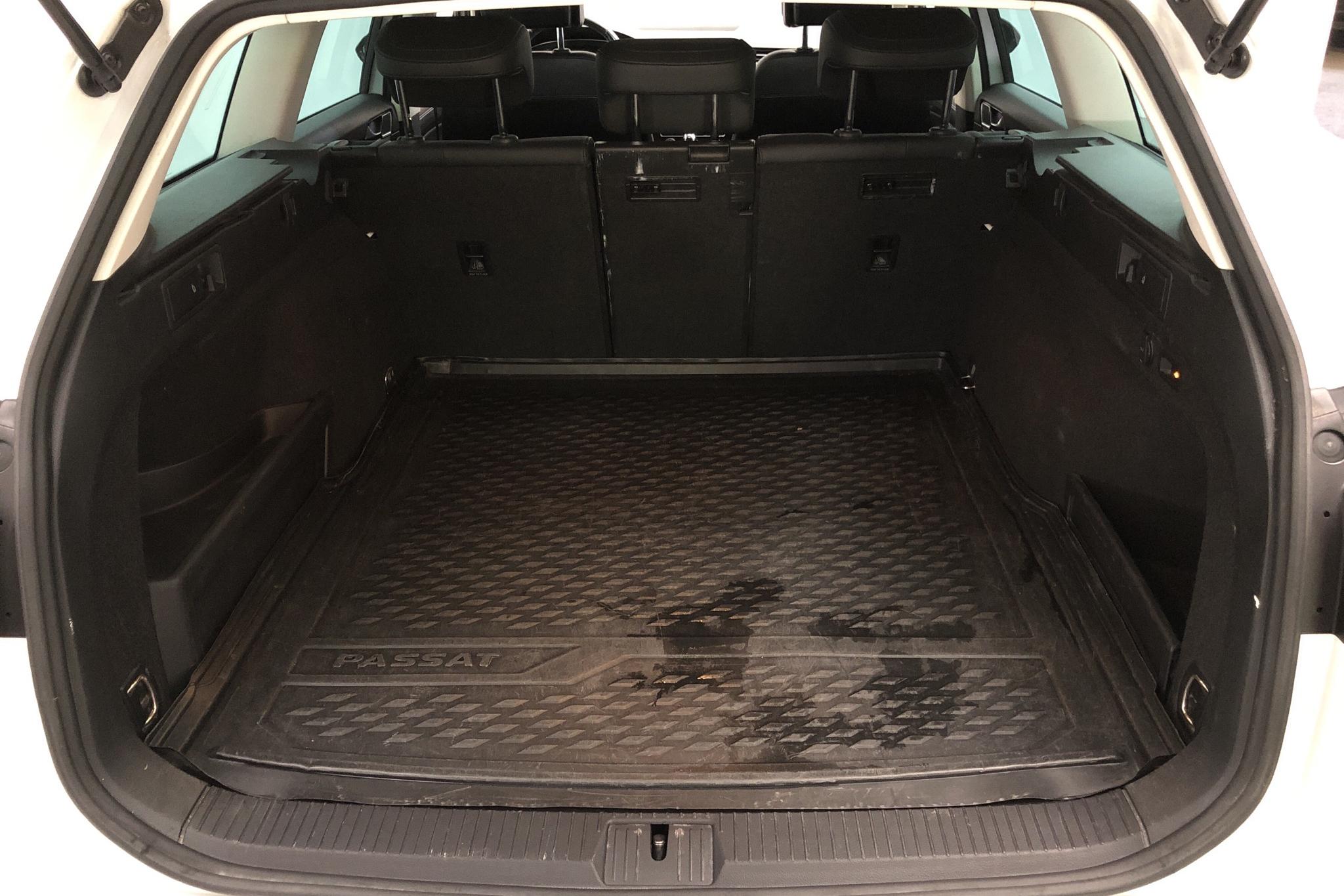 VW Passat 1.4 Plug-in-Hybrid Sportscombi (218hk) - 122 080 km - Automatic - white - 2018