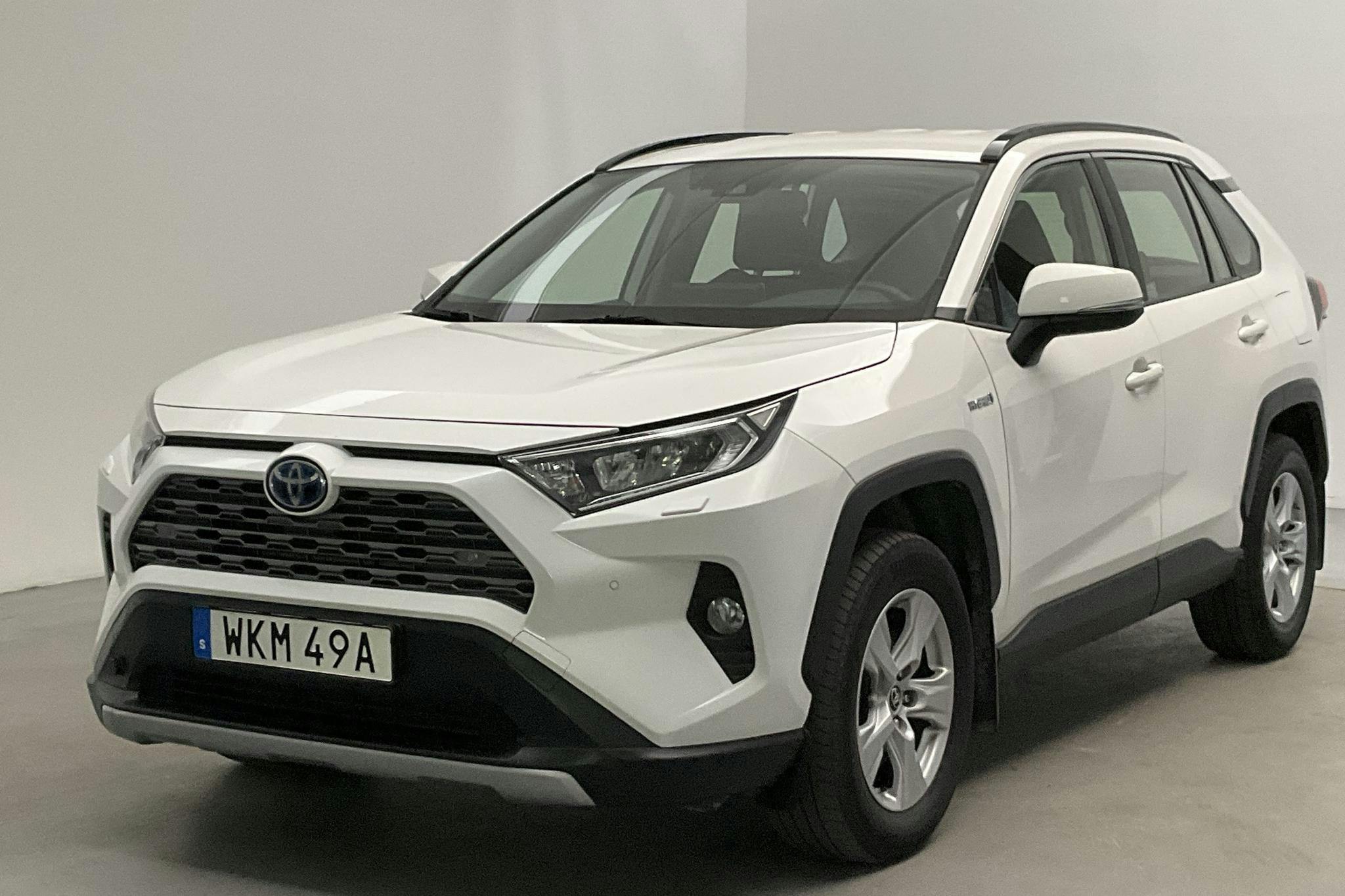 Toyota RAV4 2.5 HSD AWD (222hk) - 17 574 mil - Automat - vit - 2019