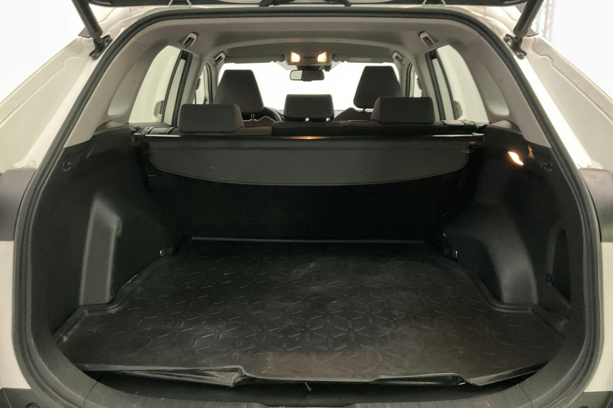 Toyota RAV4 2.5 HSD AWD (222hk) - 17 574 mil - Automat - vit - 2019