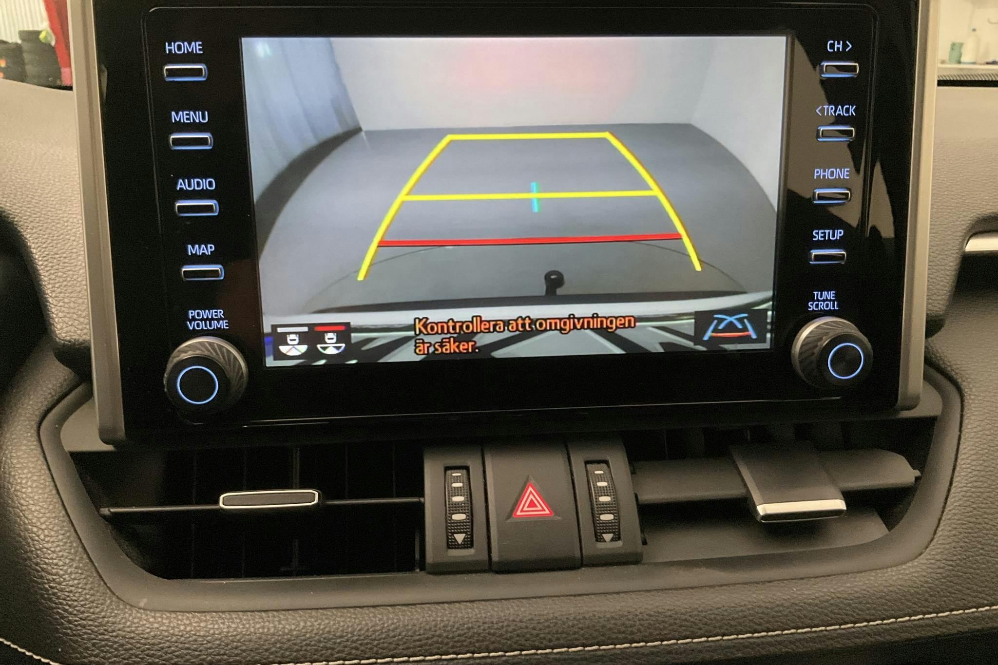 Toyota RAV4 2.5 HSD AWD (222hk) - 17 574 mil - Automat - vit - 2019