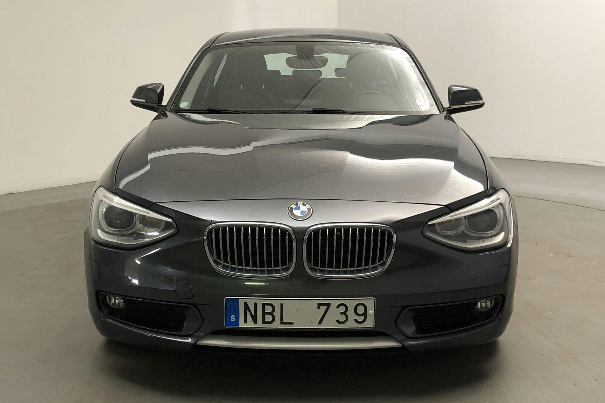 BMW 118d 5dr, F20 (143hk) - 184 000 km - Manual - gray - 2013