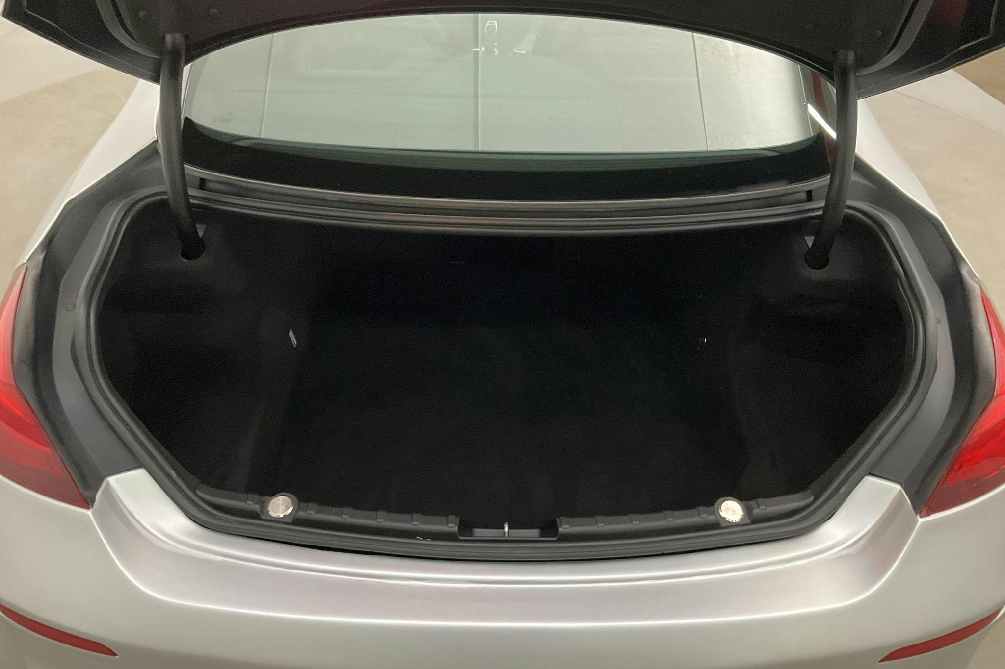 BMW 650i xDrive Coupé, F13 (449hk) - 2 397 mil - Automat - vit - 2016