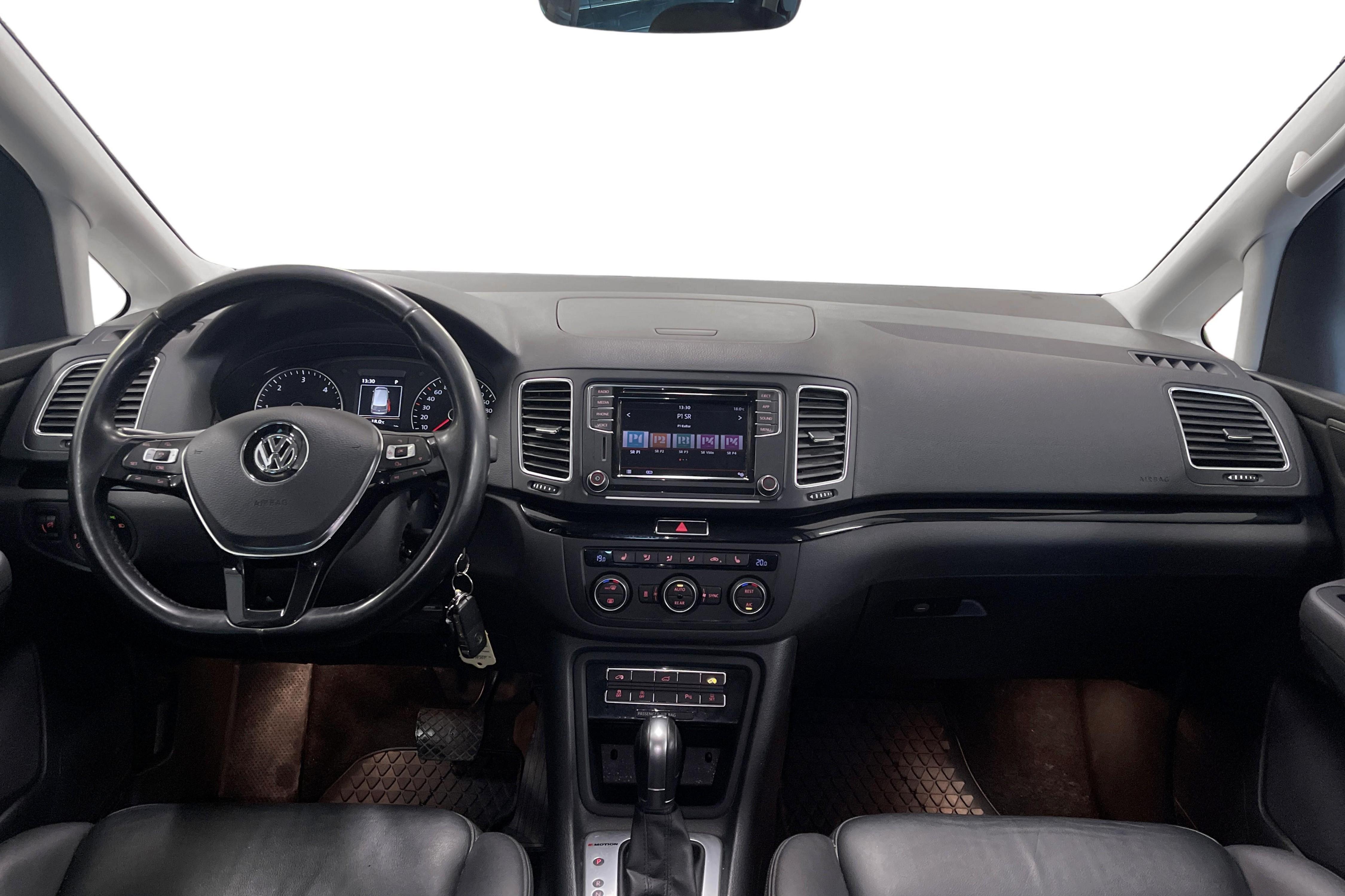 VW Sharan 2.0 TDI 4Motion (184hk) - 8 709 mil - Automat - svart - 2018