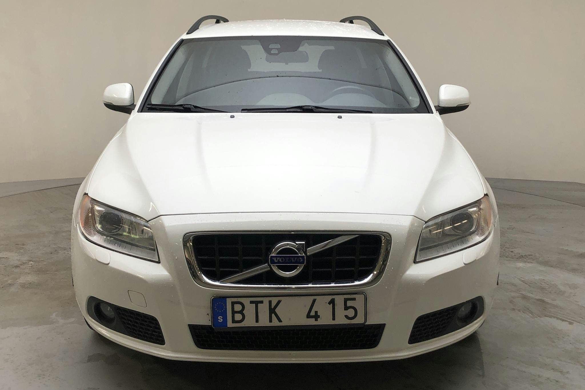 Volvo V70 II D3 (136hk) - 257 470 km - Manual - white - 2013