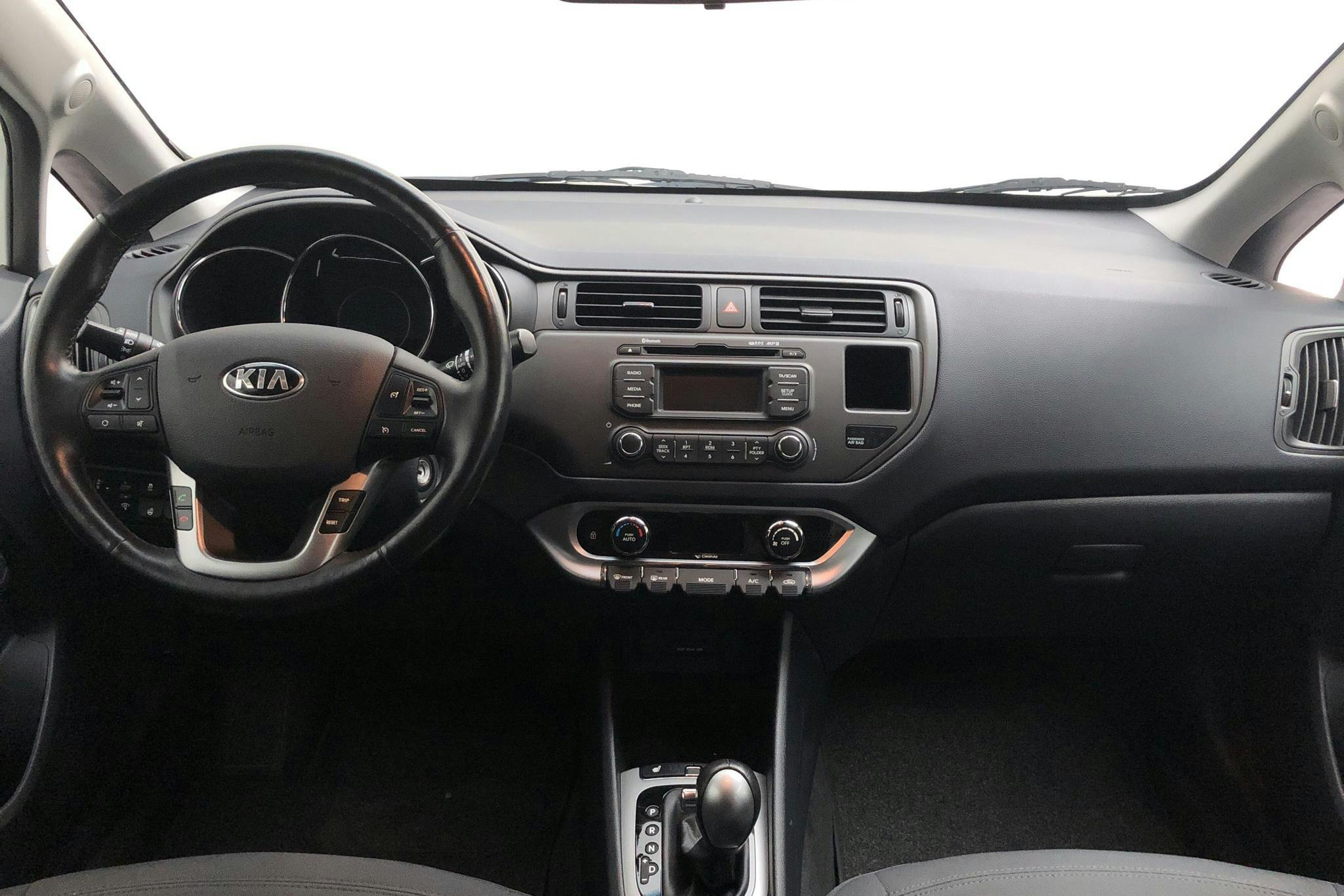 KIA Rio 1.4 (109hk) - 6 225 mil - Automat - vit - 2014
