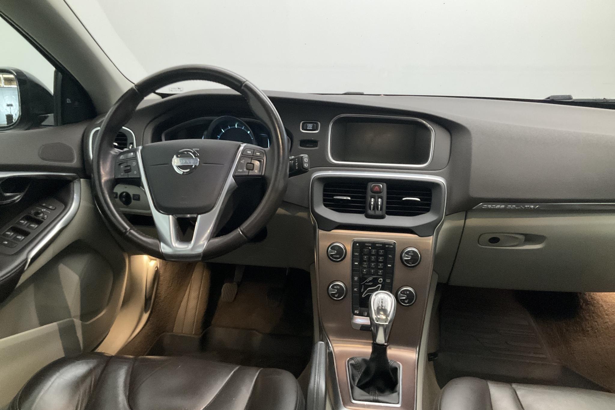 Volvo V40 Cross Country D2 (115hk) - 221 900 km - Manual - brown - 2014