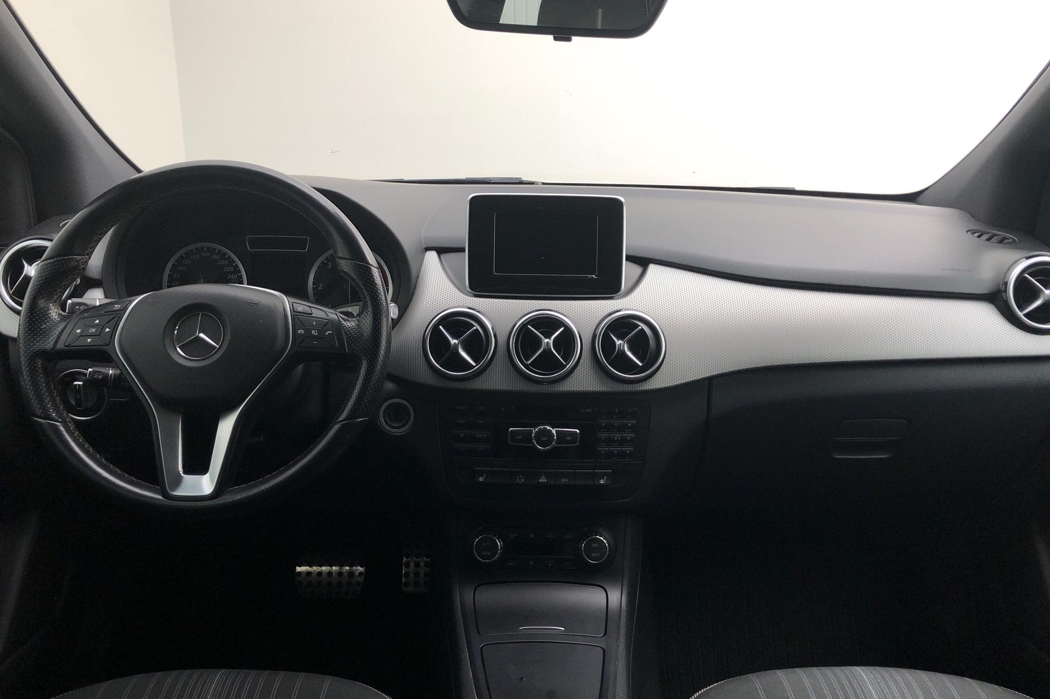 Mercedes B 180 CDI W246 (109hk) - 15 566 mil - Automat - vit - 2013