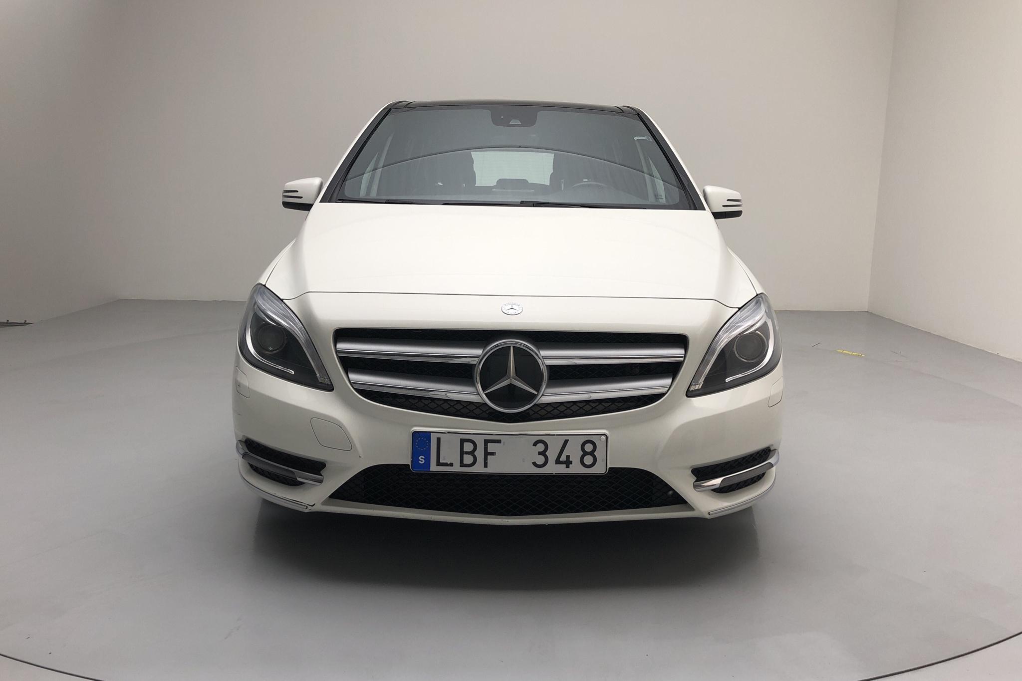 Mercedes B 180 CDI W246 (109hk) - 155 660 km - Automatic - white - 2013