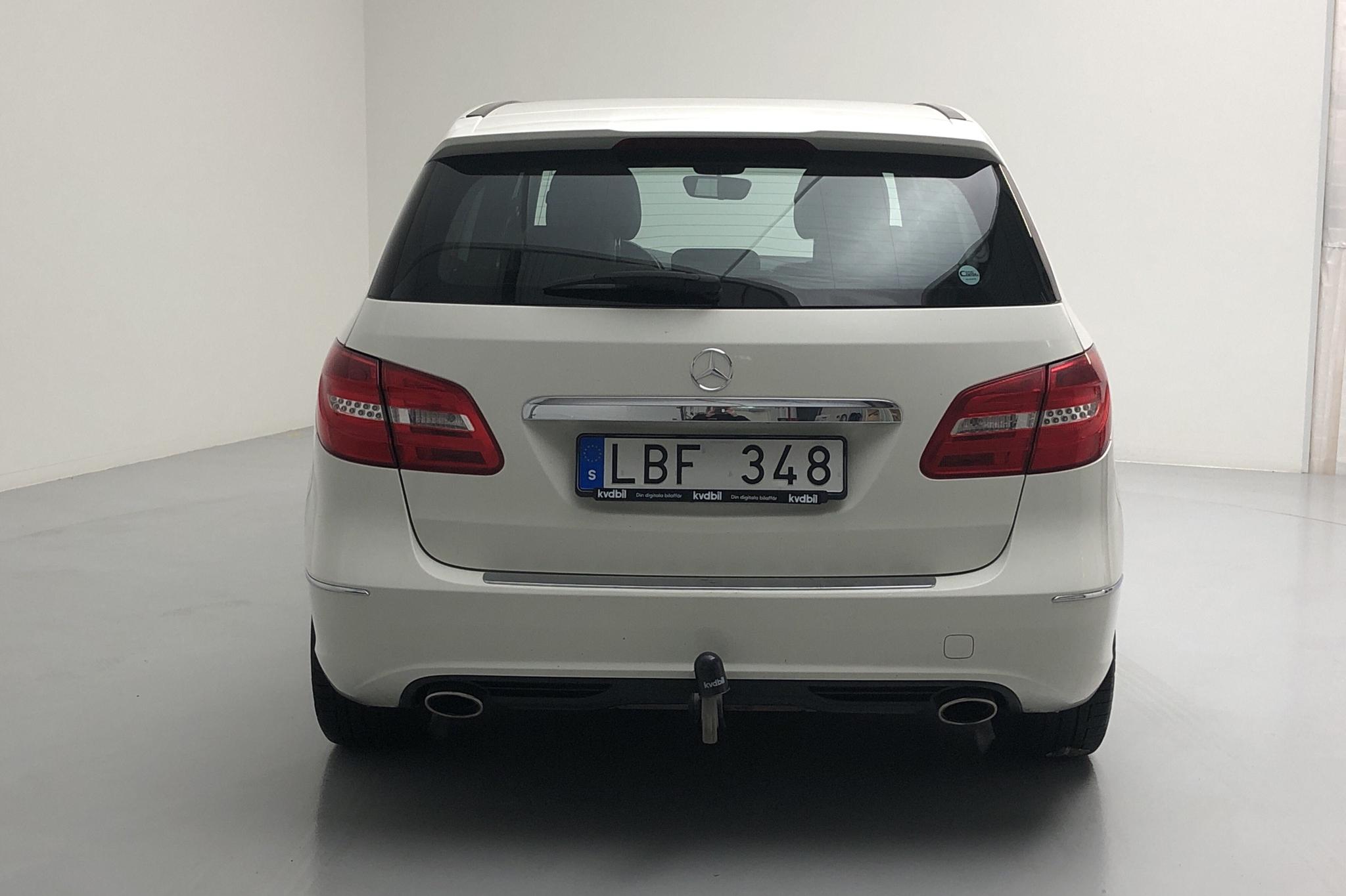 Mercedes B 180 CDI W246 (109hk) - 155 660 km - Automatic - white - 2013