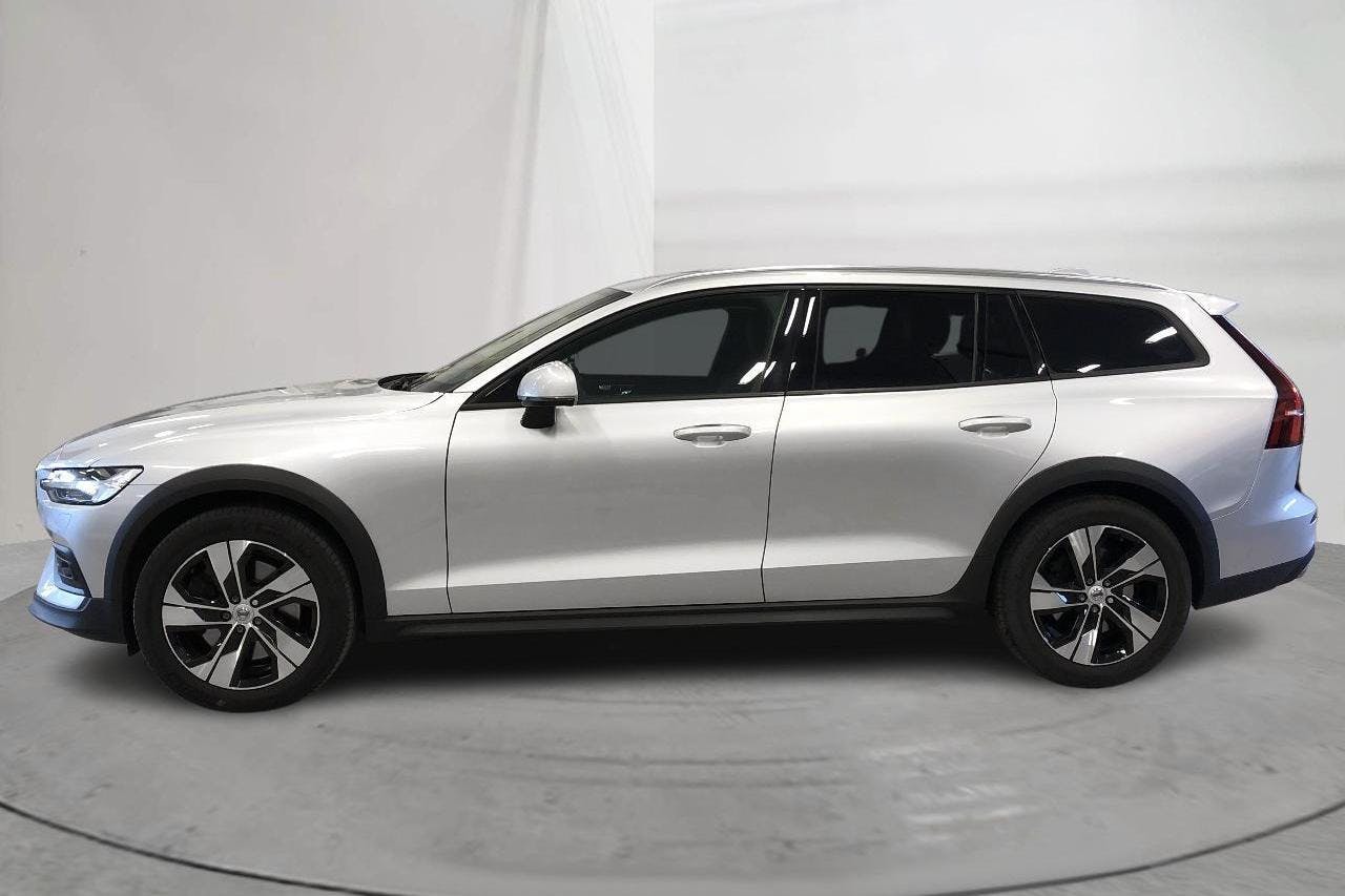 Volvo V60 D4 Cross Country AWD (190hk) - 7 427 mil - Automat - silver - 2020