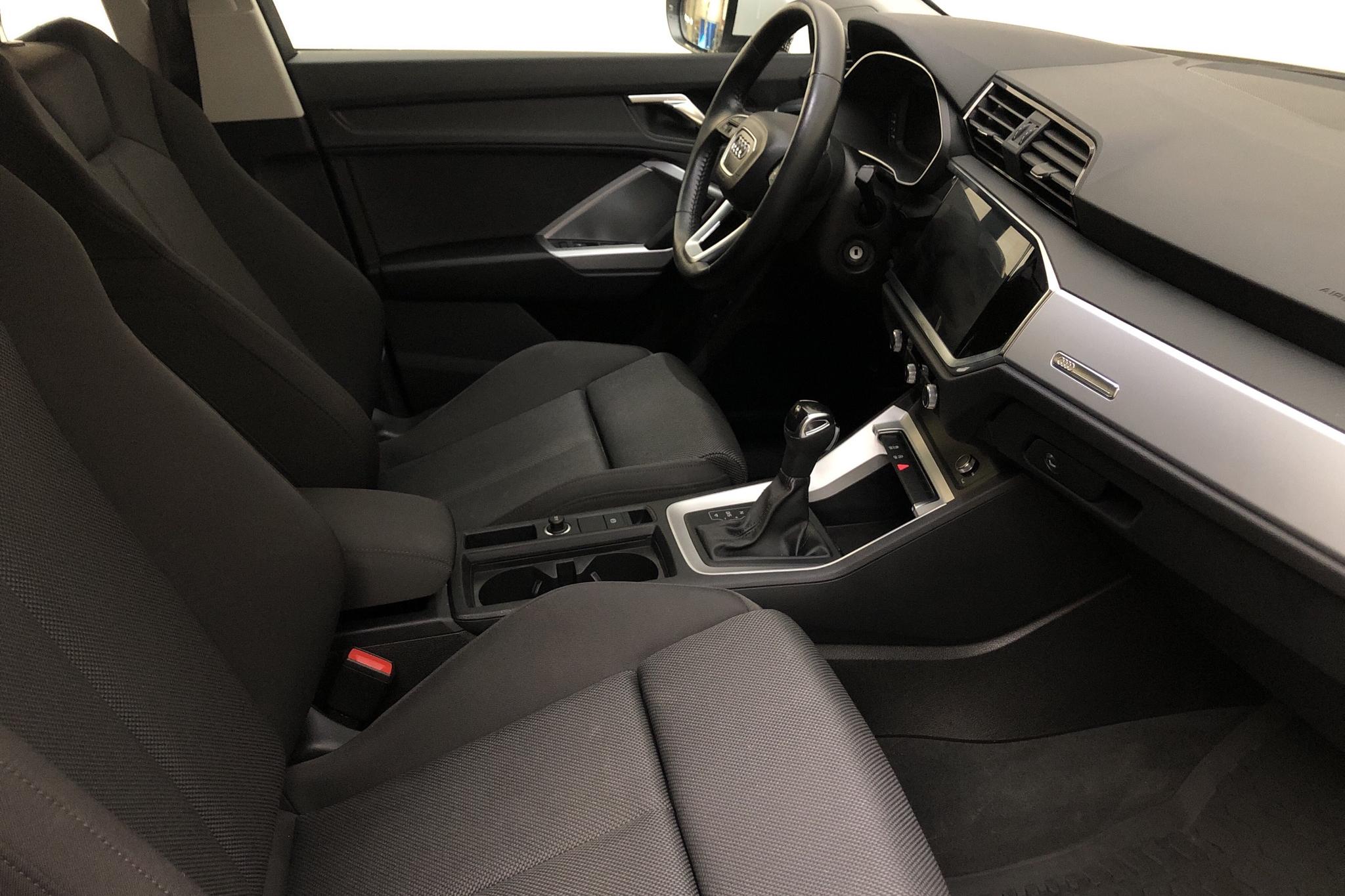 Audi Q3 35 TDI (150hk) - 3 927 mil - Automat - vit - 2020