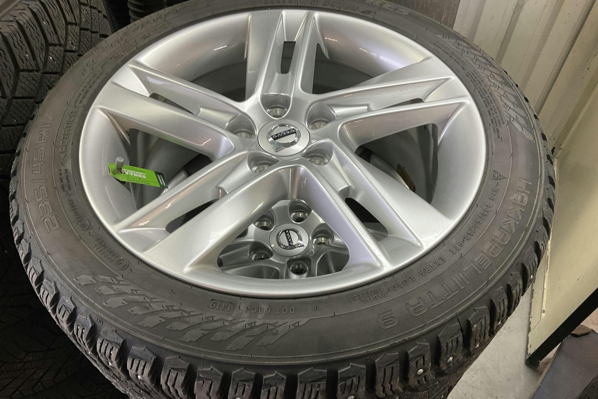 Volvo V60 D5 AWD Twin Engine (163hk) - 8 800 mil - Automat - blå - 2017