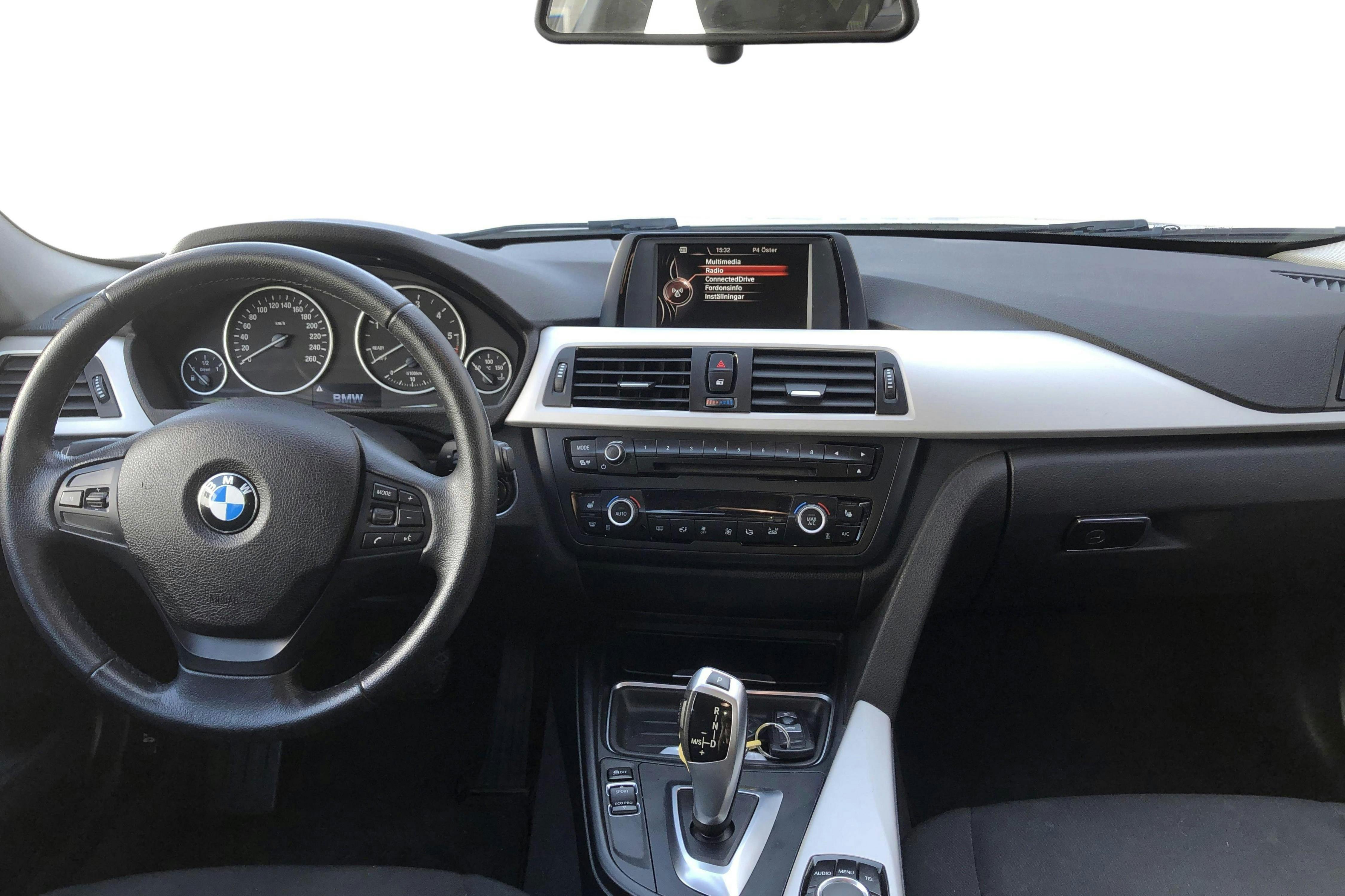 BMW 320d Touring, F31 (184hk) - 86 280 km - Automatic - white - 2015