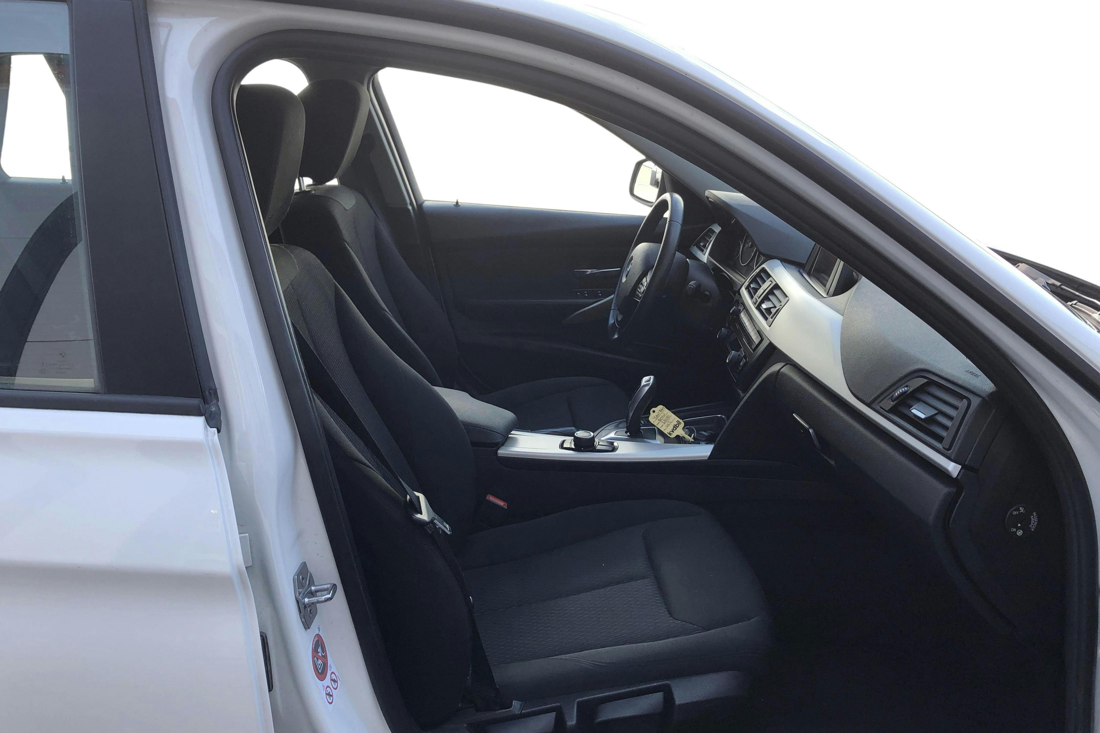 BMW 320d Touring, F31 (184hk) - 86 280 km - Automatic - white - 2015