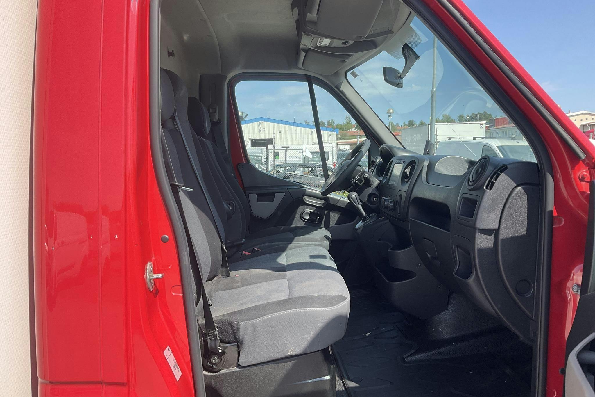 Renault Master 2.3 dCi Volymskåp 2WD (170hk) - 5 870 mil - Automat - röd - 2018