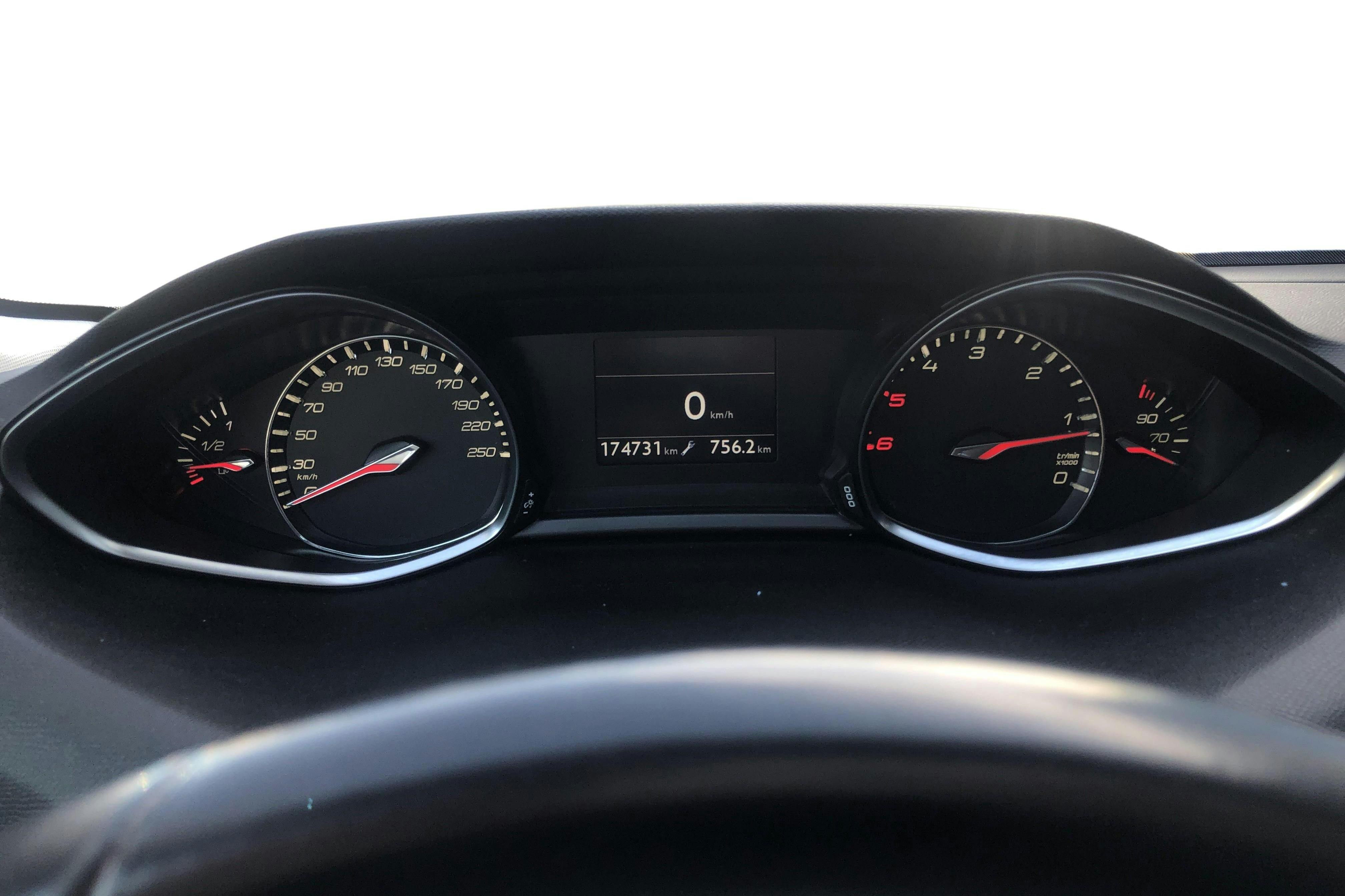 Peugeot 308 SW BlueHDi (150hk) - 174 730 km - Manual - white - 2015