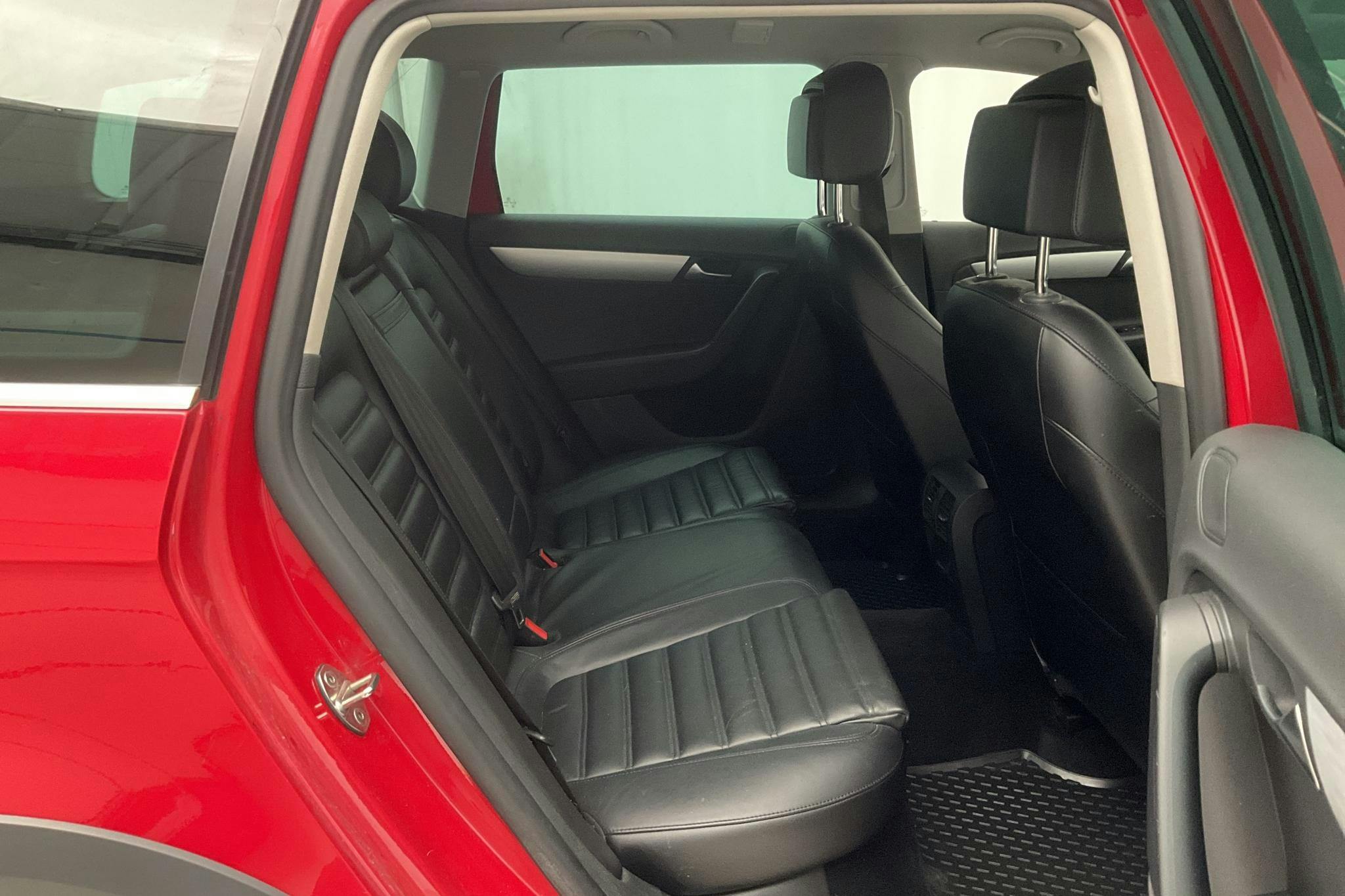 VW Passat Alltrack 2.0 TDI BlueMotion Technology 4Motion (177hk) - 204 280 km - Automatic - red - 2015