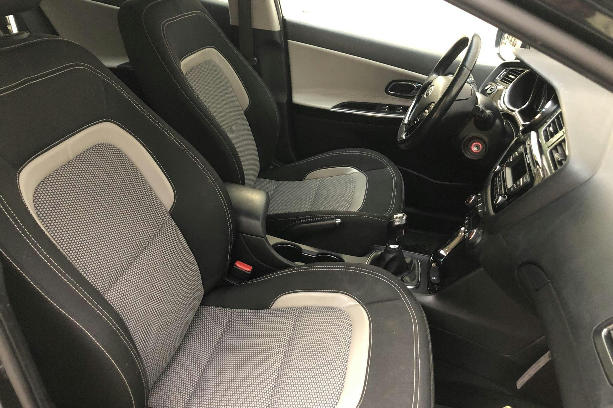 KIA Cee'd 1.6 CRDi SW (128hk) - 18 027 mil - Manuell - svart - 2014