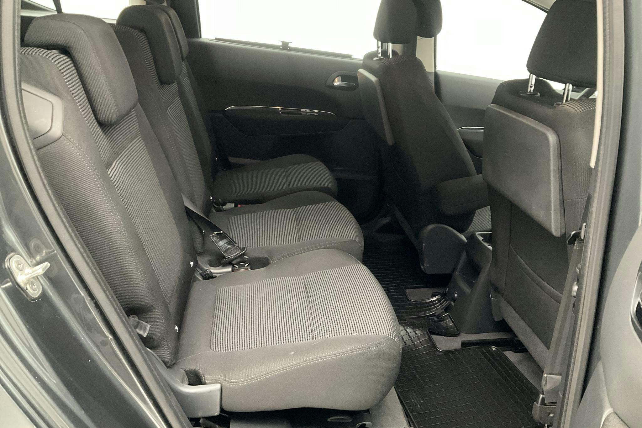 Peugeot 5008 1.6 HDI (110hk) - 18 215 mil - Automat - grå - 2011