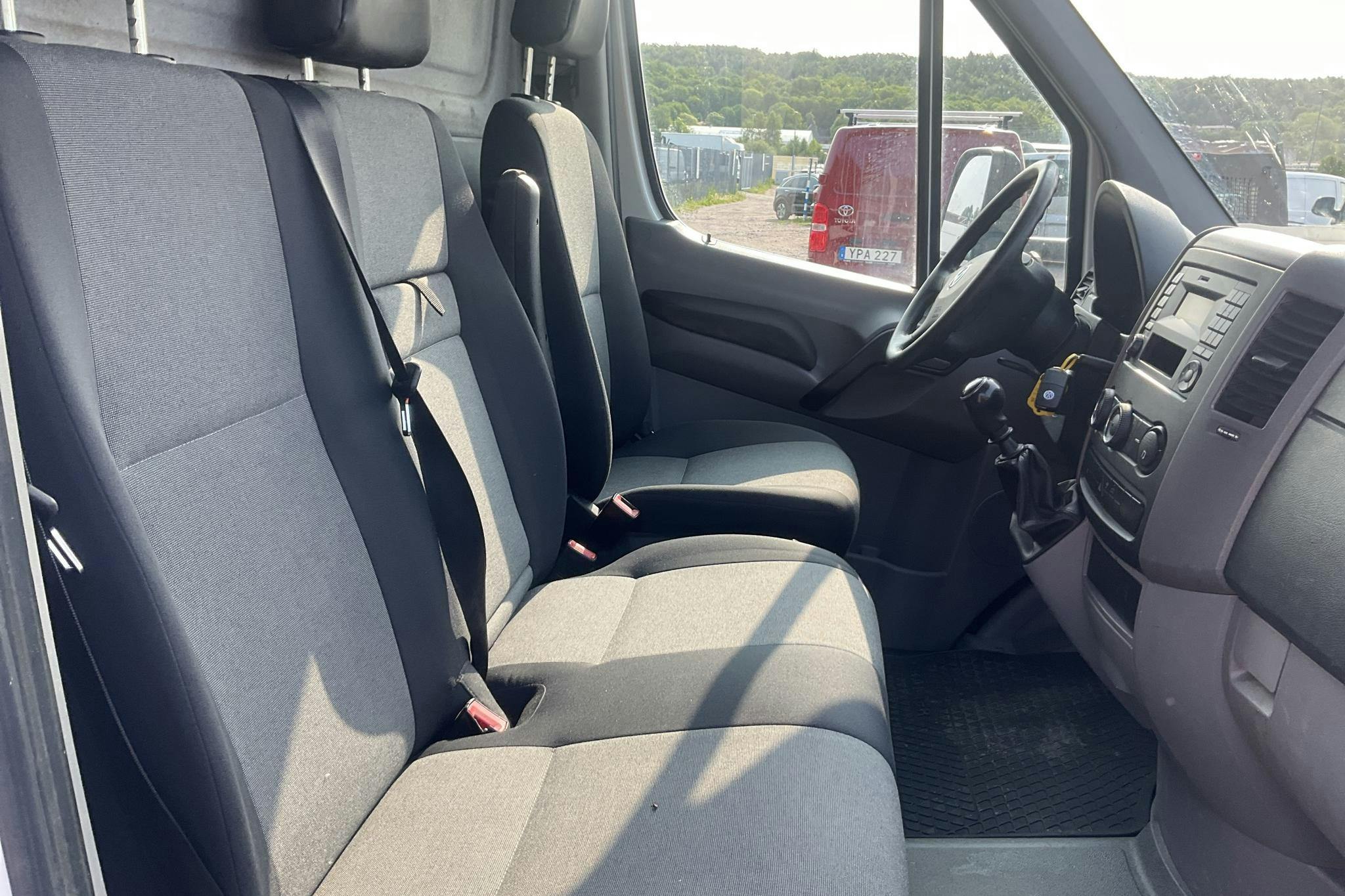 VW Crafter 35 2.0 TDI Flak (163hk) - 65 490 km - Manual - white - 2016