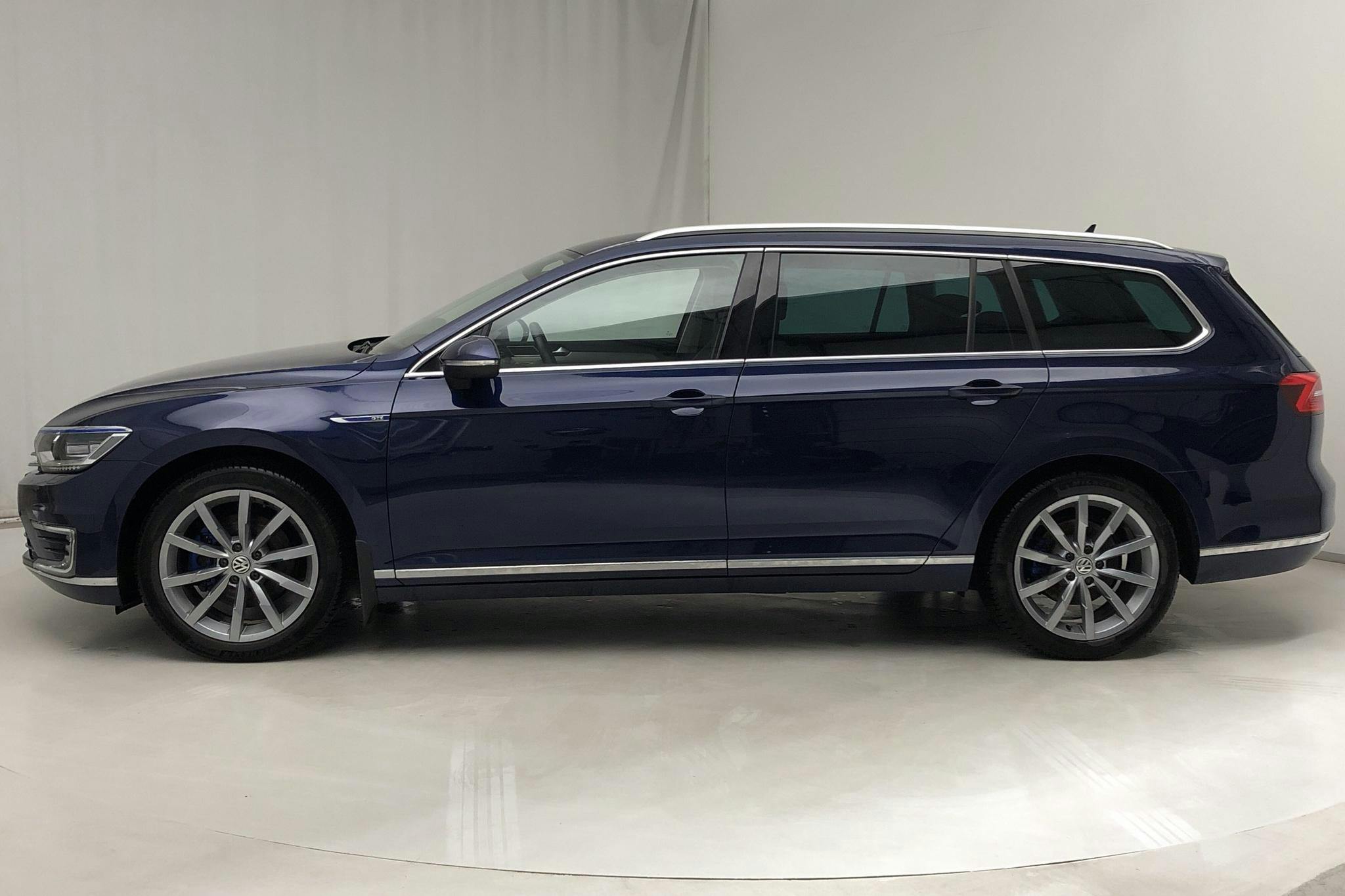 VW Passat 1.4 Plug-in-Hybrid Sportscombi (218hk) - 77 570 km - Automatic - Dark Blue - 2018