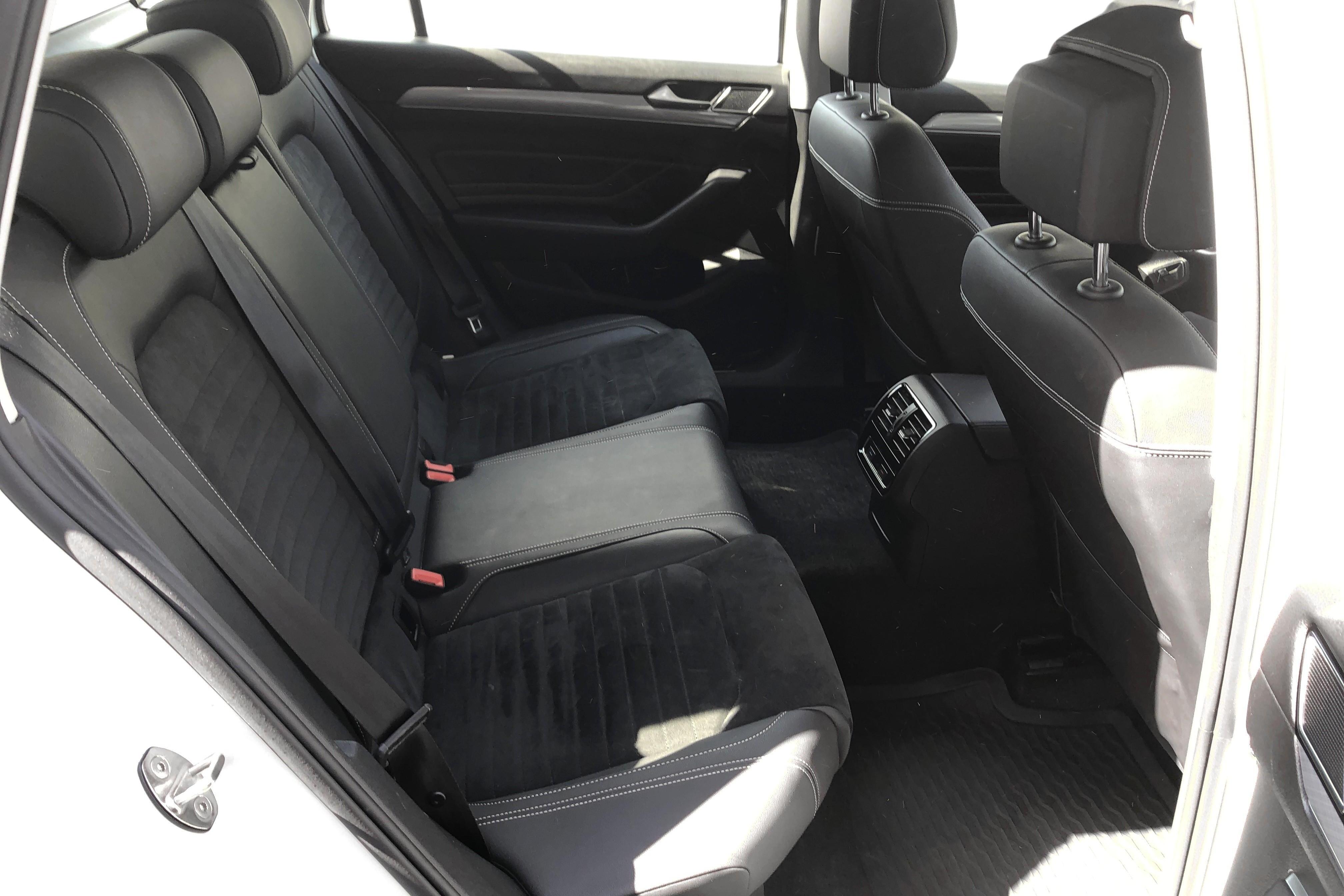 VW Passat 1.4 GTE Sportscombi (218hk) - 4 934 mil - Automat - vit - 2020