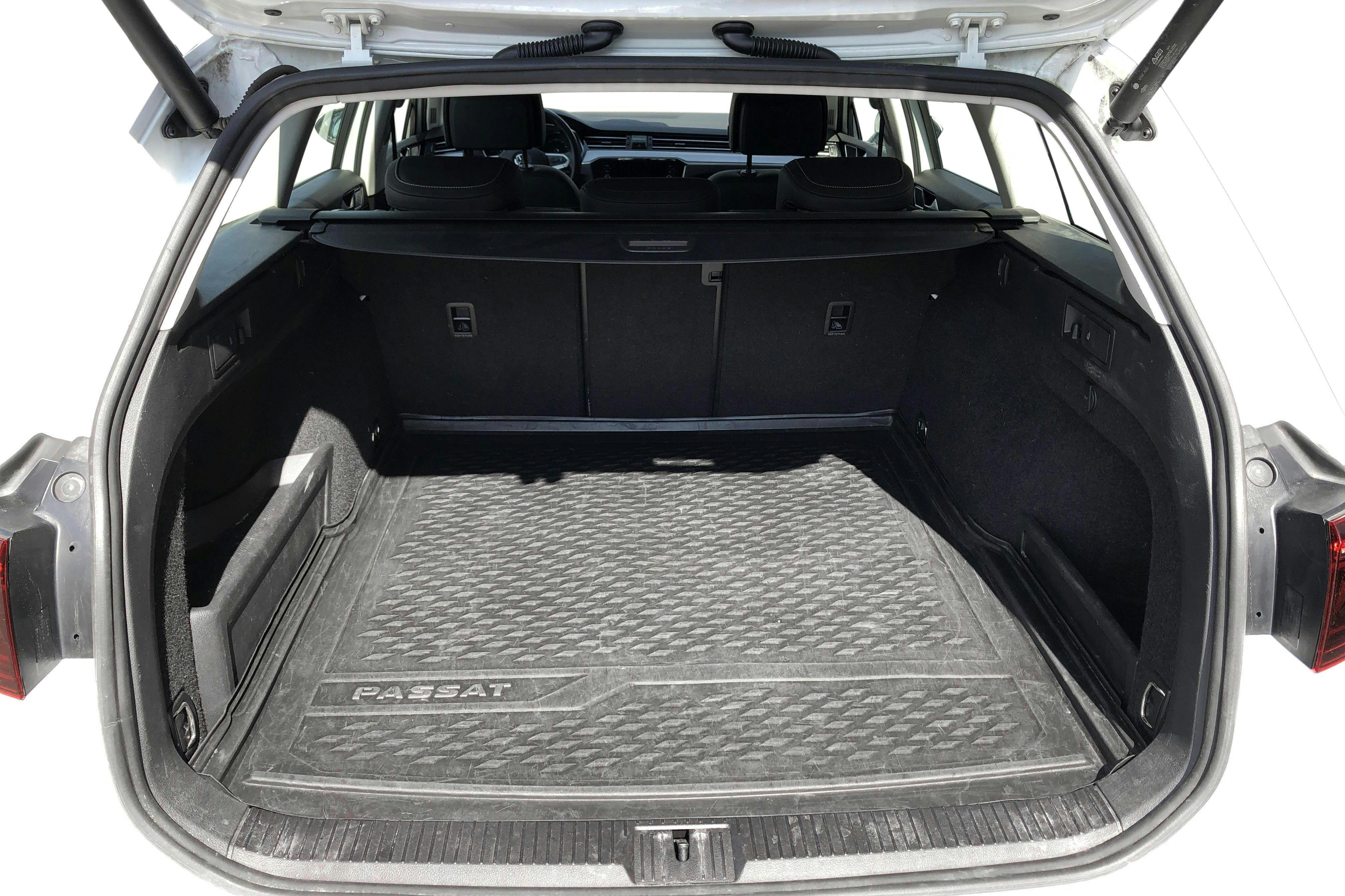 VW Passat 1.4 GTE Sportscombi (218hk) - 4 934 mil - Automat - vit - 2020