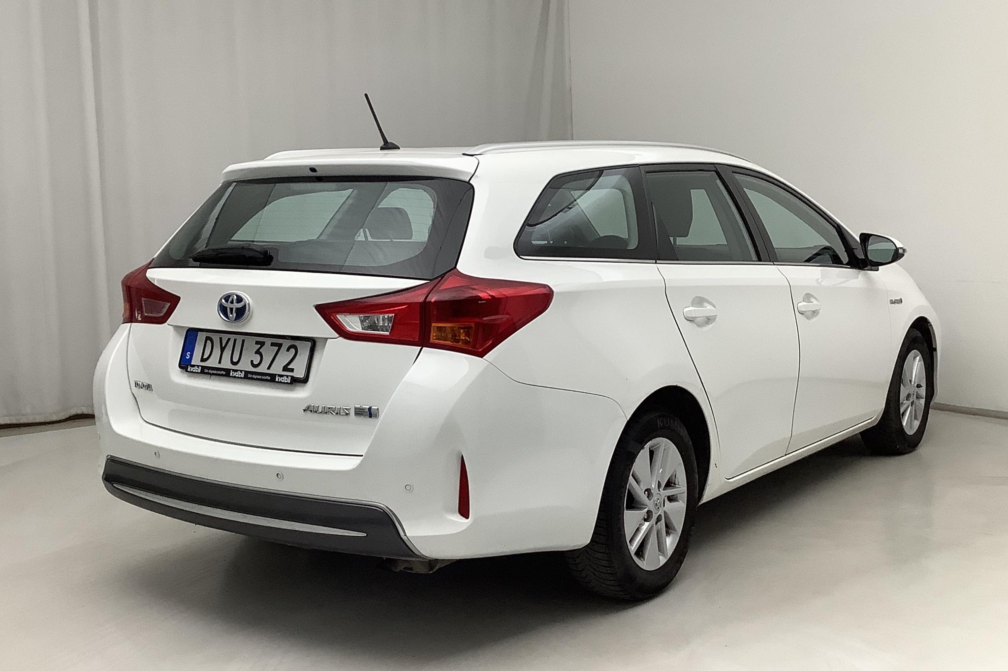 Toyota Auris 1.8 HSD Touring Sports (99hk) - 181 880 km - Automatic - white - 2015