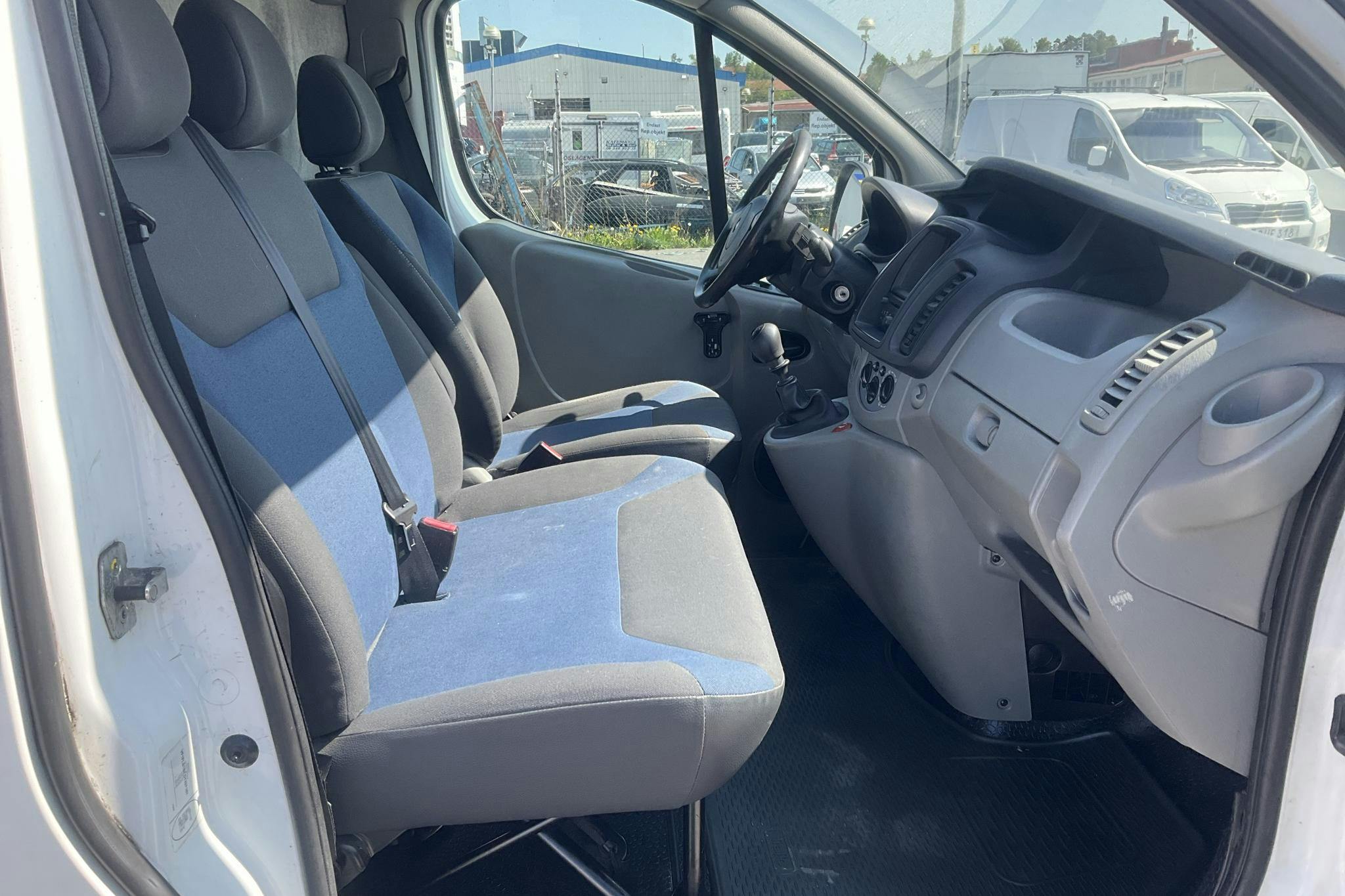 Renault Trafic 2.0 dCi Skåp/Buss (115hk) - 213 740 km - Manual - white - 2013