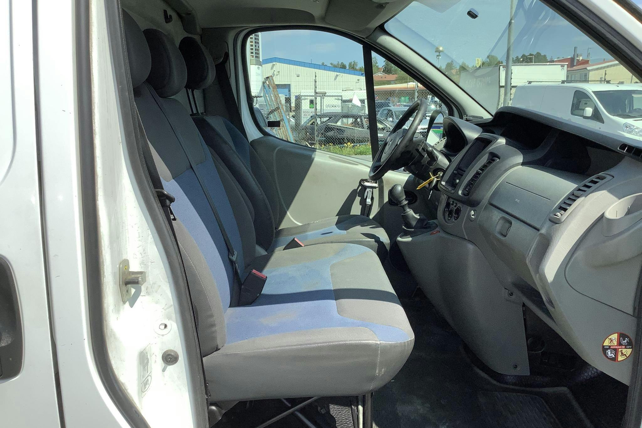 Renault Trafic 2.0 dCi Skåp/Buss (115hk) - 185 660 km - Manual - white - 2013