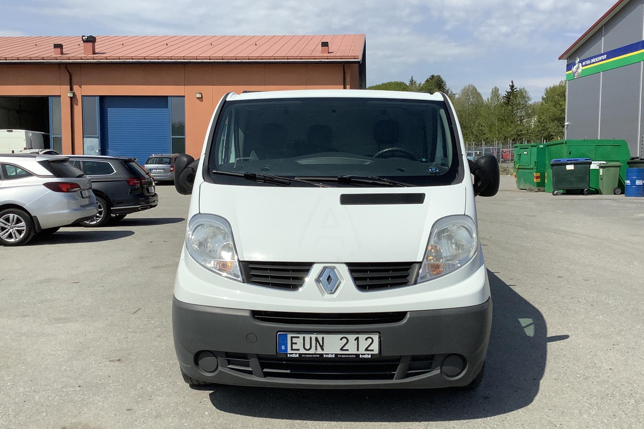 Renault Trafic 2.0 dCi Skåp/Buss (115hk) - 18 566 mil - Manuell - vit - 2013