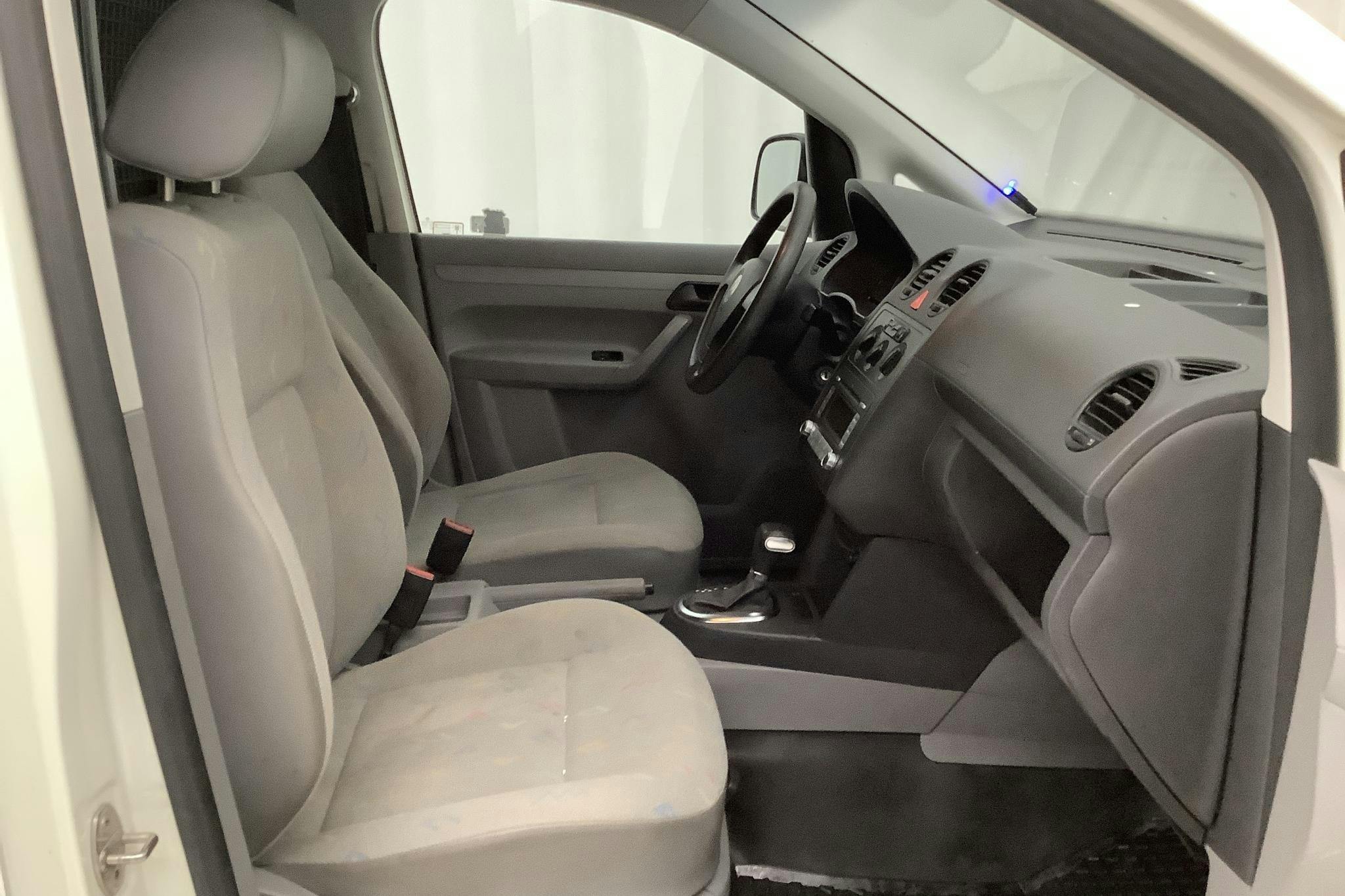 VW Caddy 1.9 TDI Skåp (105hk) - 16 664 mil - Automat - vit - 2009