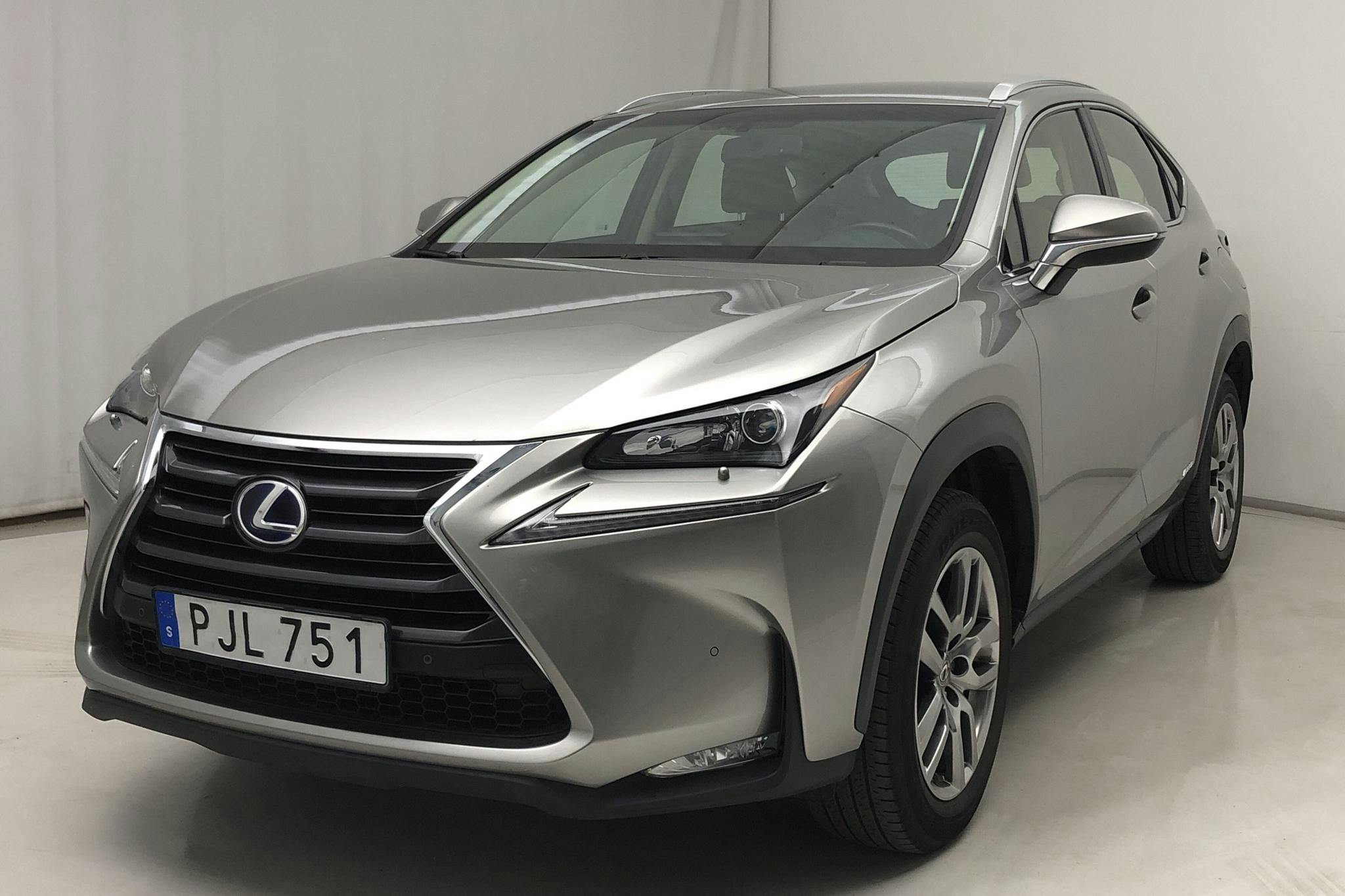 Lexus NX 300h AWD (181hk) - 6 716 mil - Automat - Light Grey - 2017