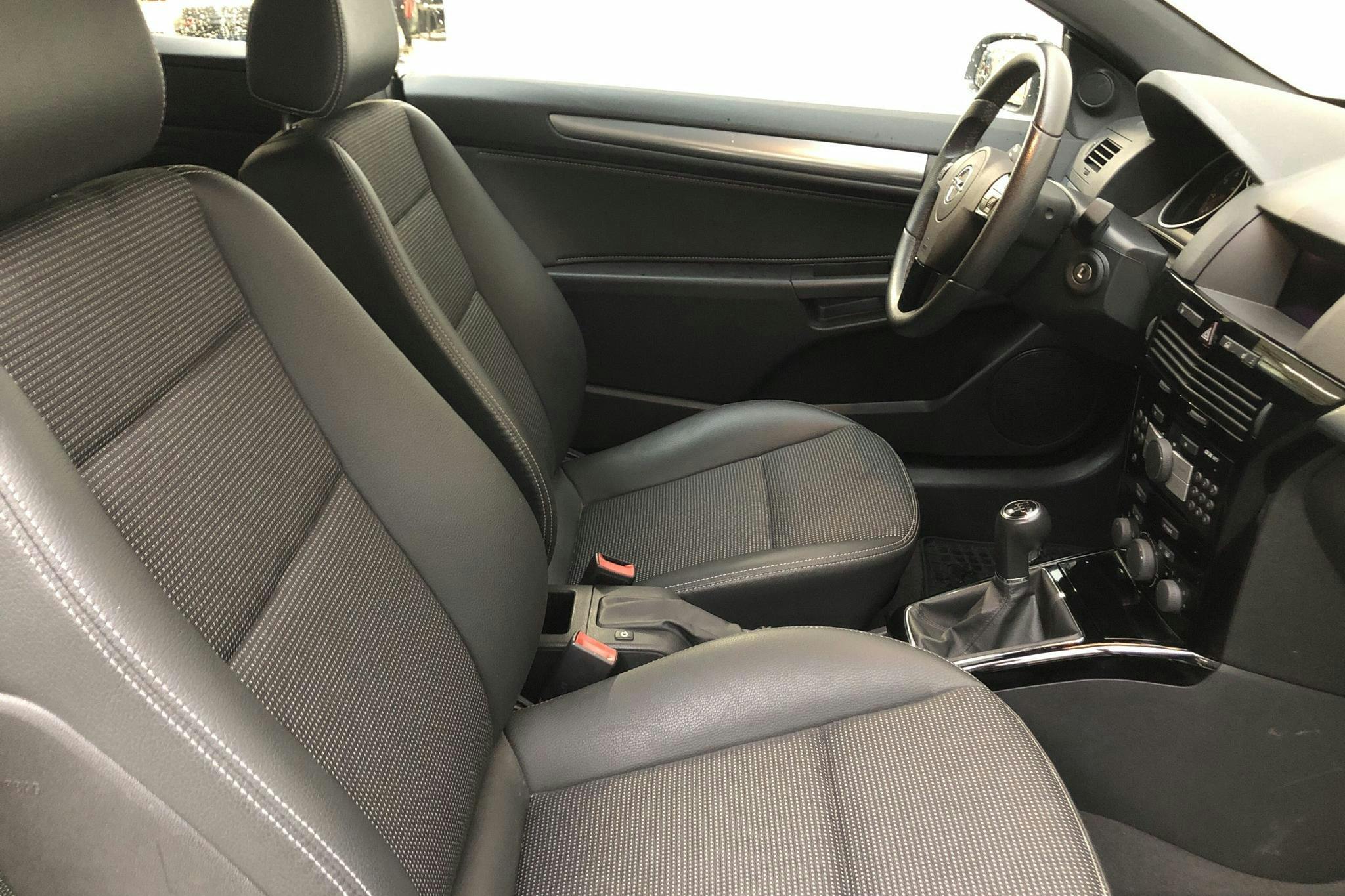 Opel Astra 1.8 TwinTop (140hk) - 75 750 km - Manual - gray - 2007