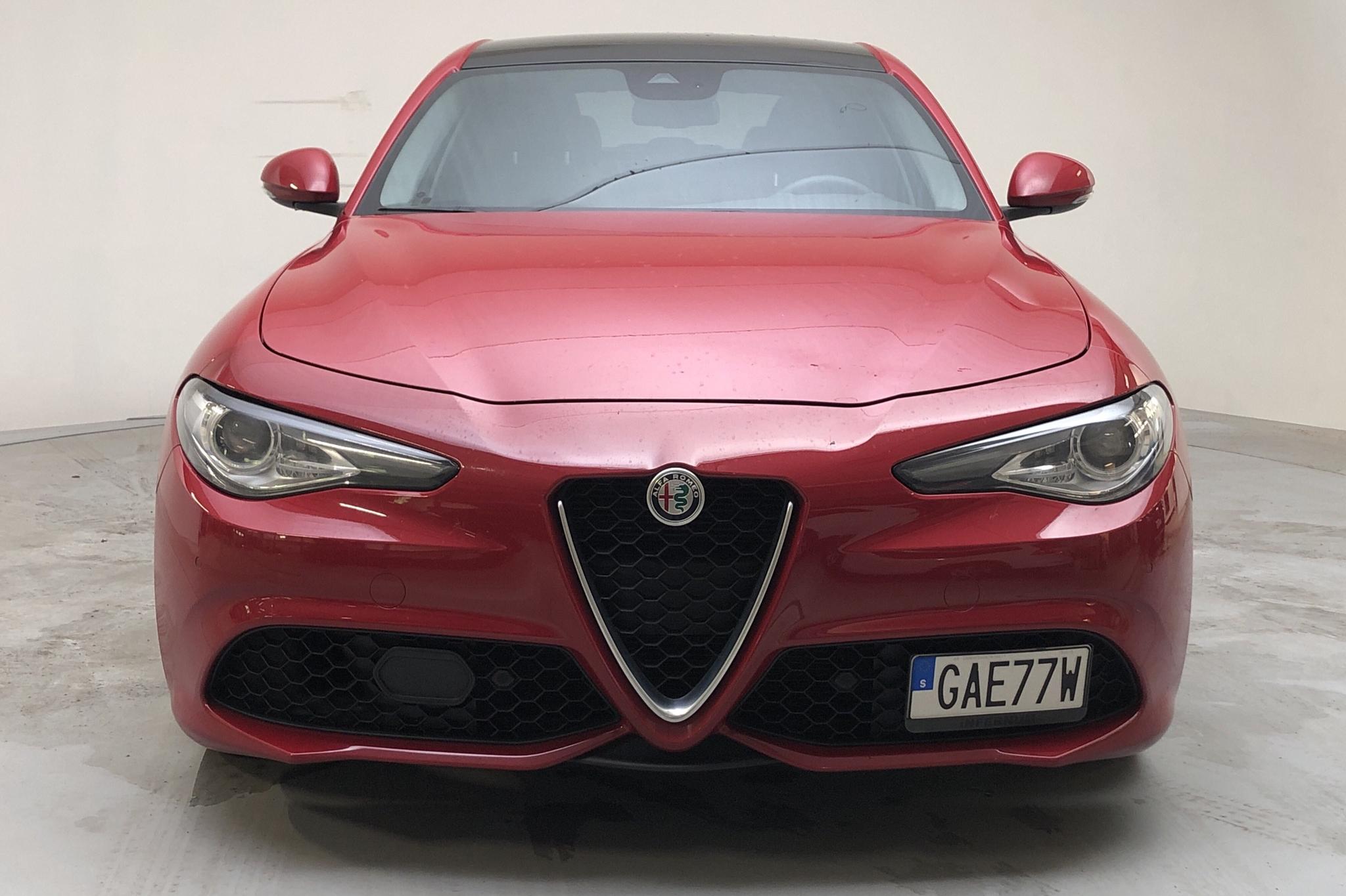 Alfa Romeo Giulia 2.2 D AWD (210hk) - 66 940 km - Automatic - red - 2019